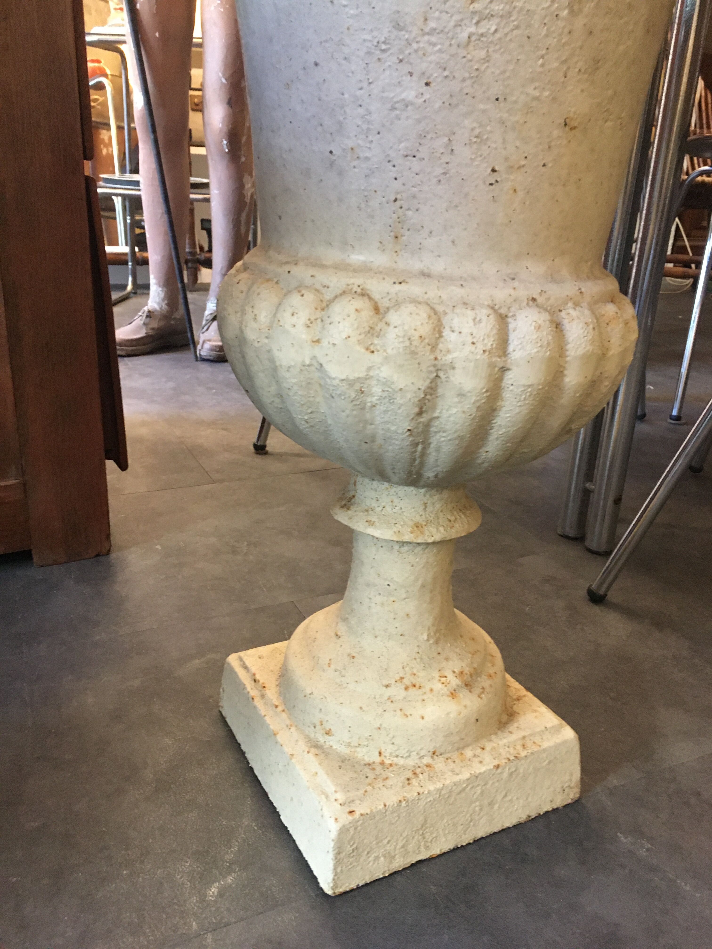 Pair of medicid vasques, cast, exterior