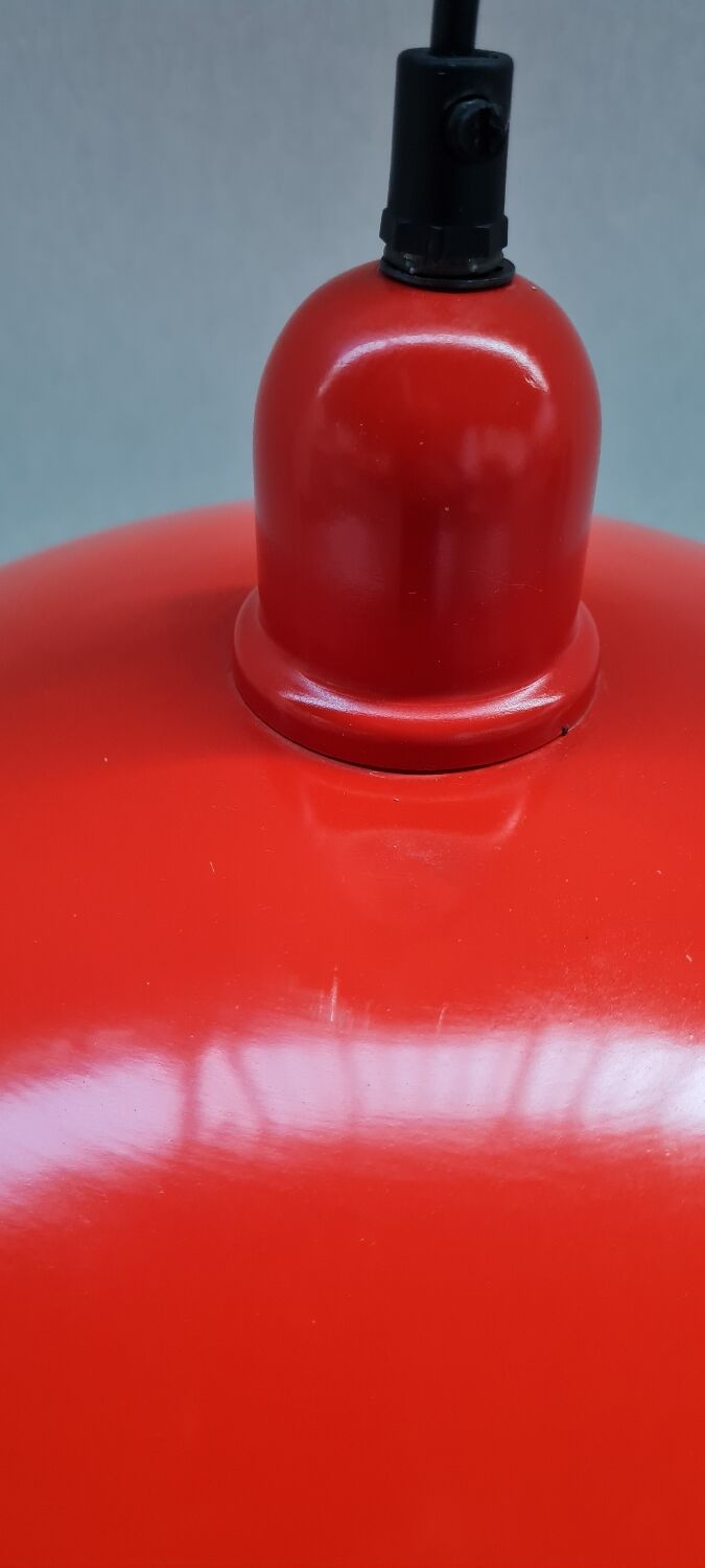 Enamelled sheet metal pendant light