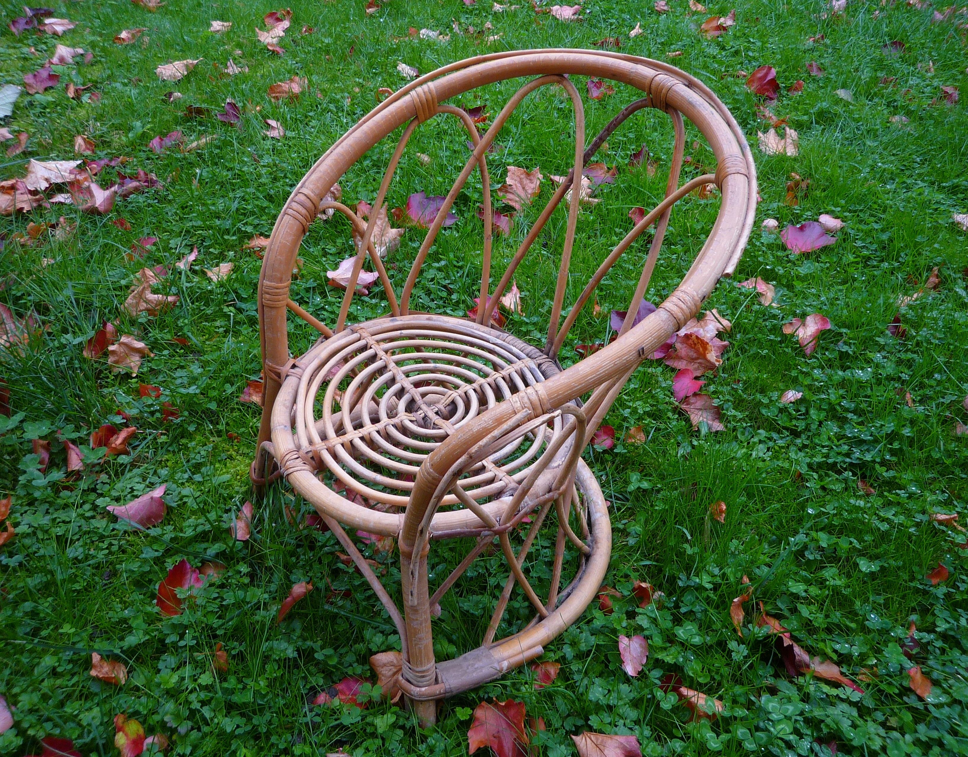 Small round rattan children's chair, vintage 70s