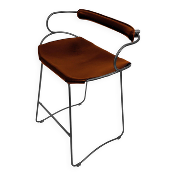 Tabouret de bar de cuisine avec dossier en métal noir fumé et cuir cognac