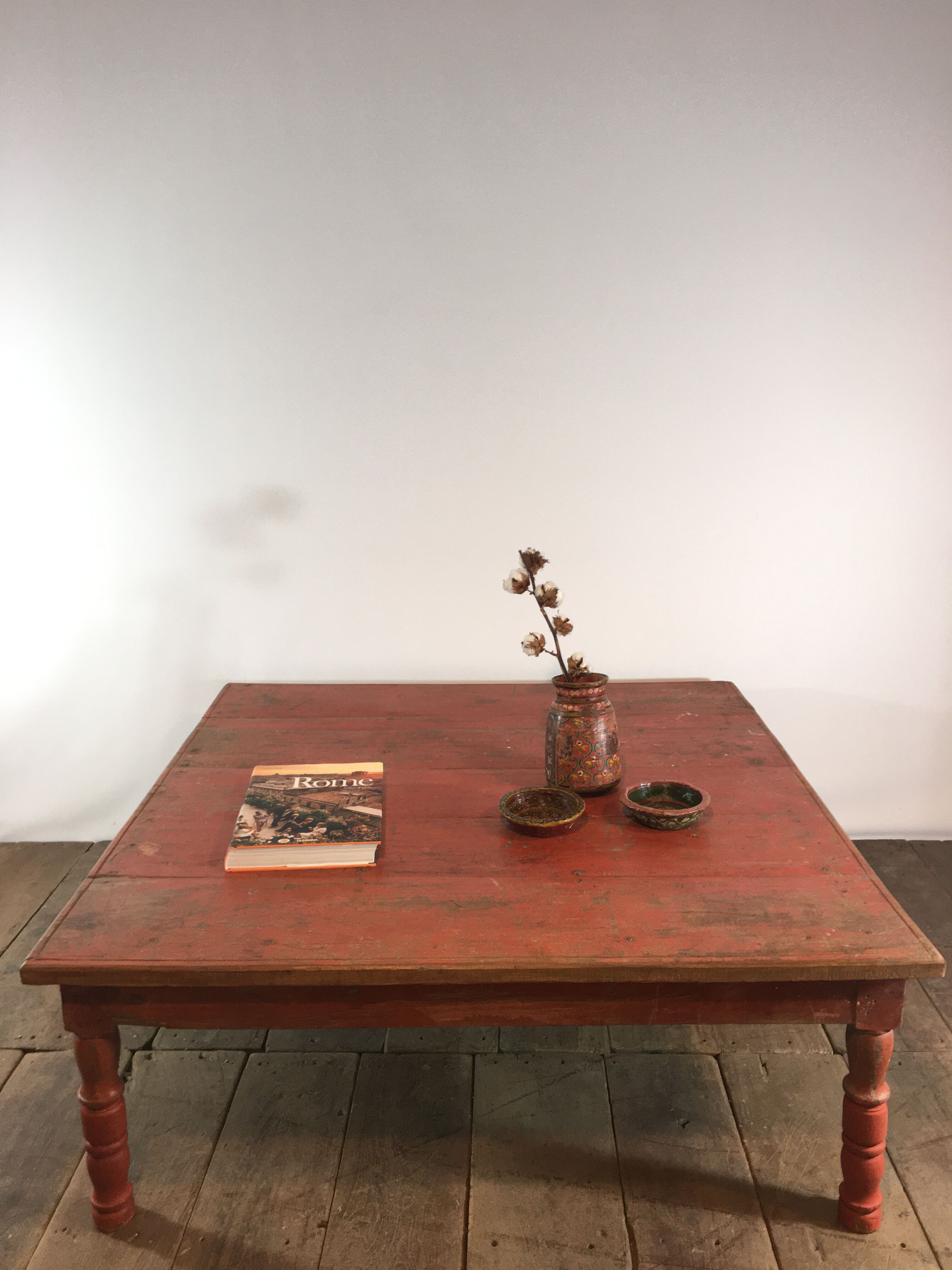 Red laqué wooden coffee table