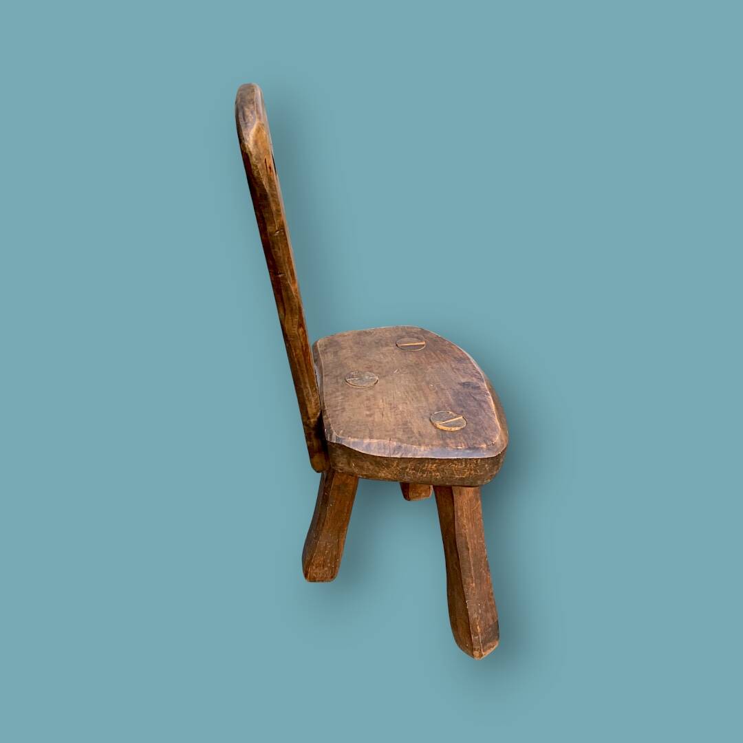 Antique peasant chair in solid wood – Handcrafted piece with rustic charm