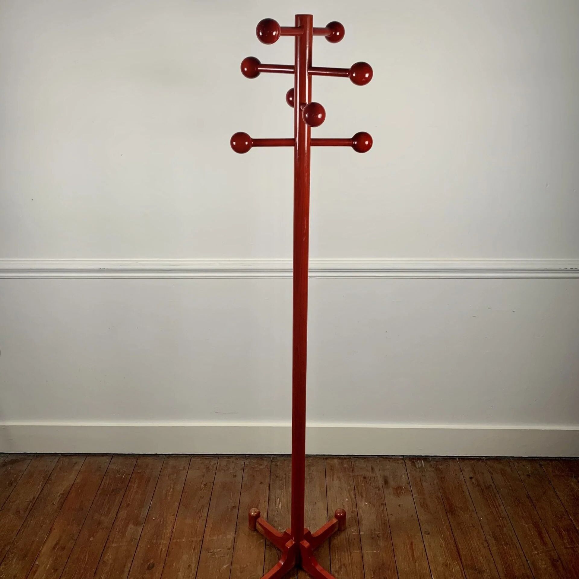 Porte manteau postmoderne rouge, Italie, 1980s