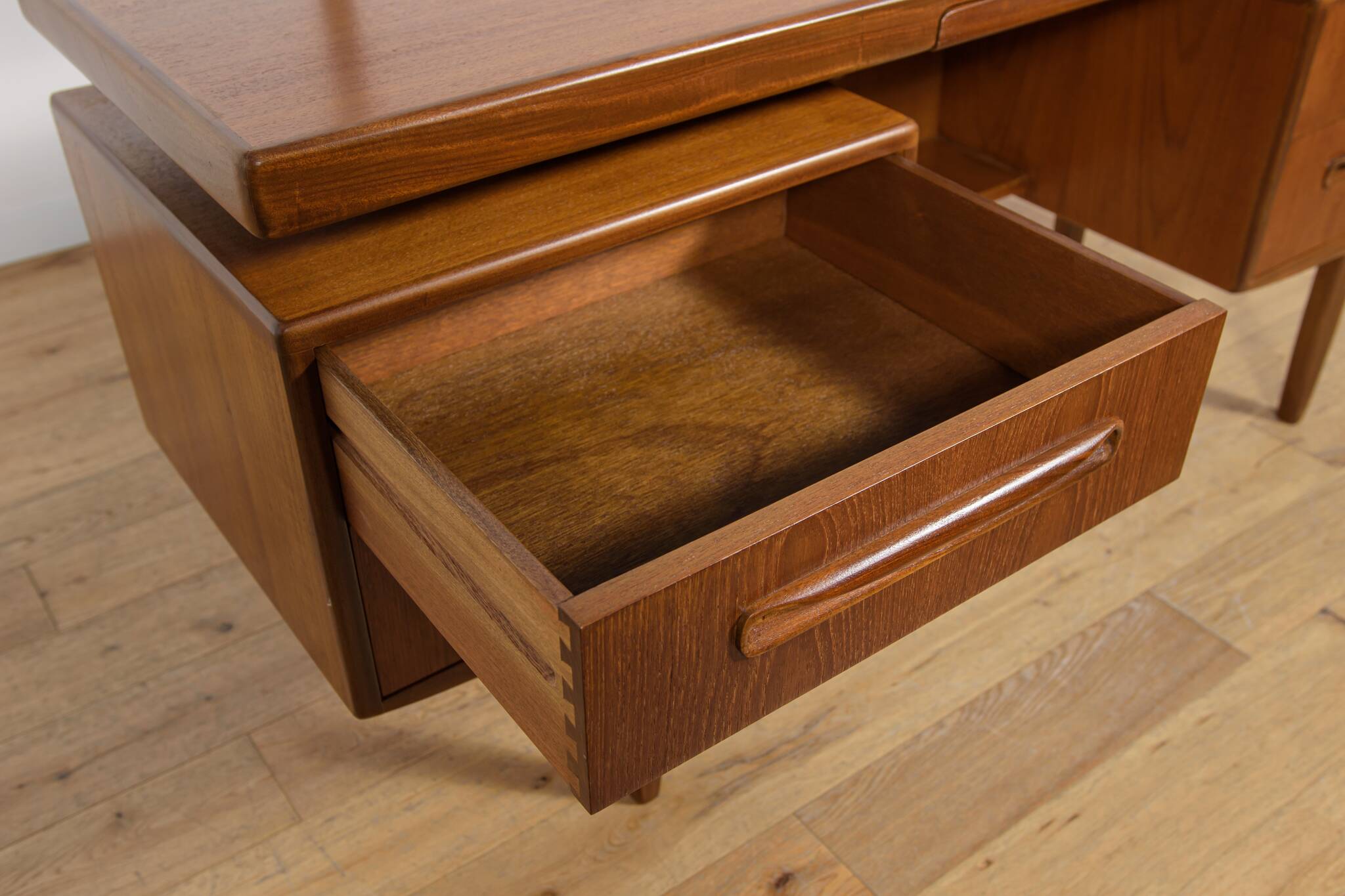 Coiffeuse du milieu du siècle par Victor Wilkins pour G-Plan, Royaume-Uni, 19