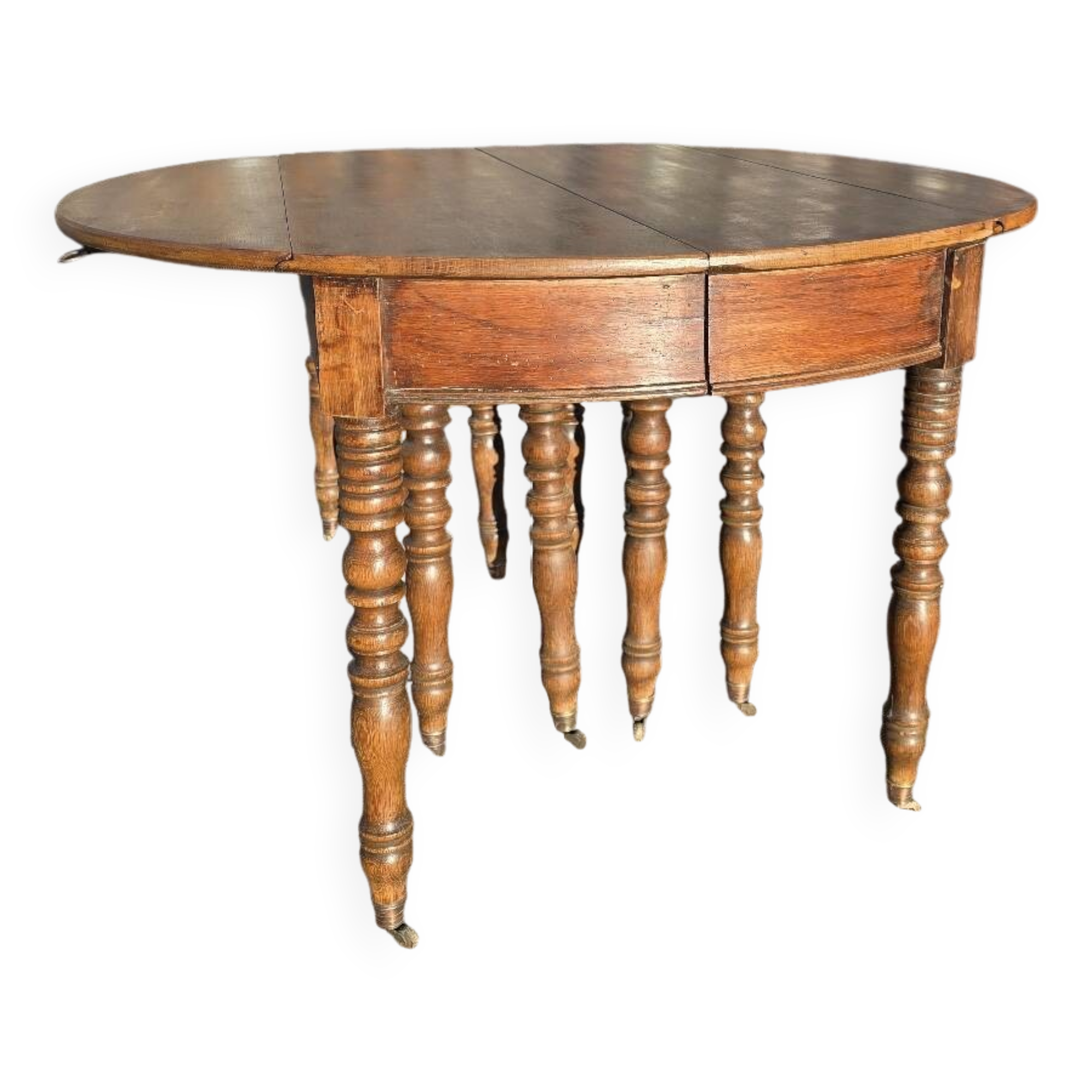 12-foot round oak table with 7 extensions / 20 people