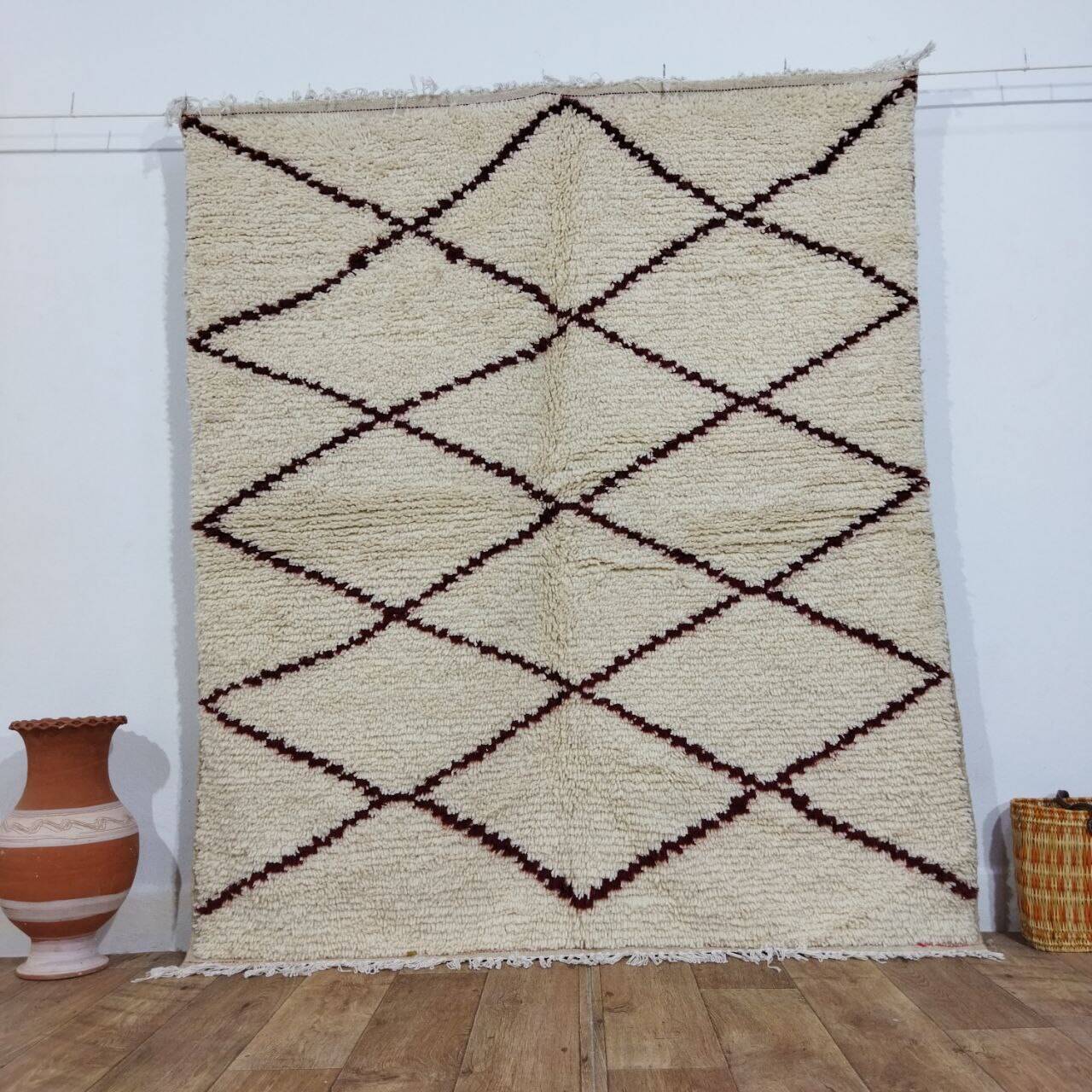 Handmade moroccan berber rug 176 x 152 cm