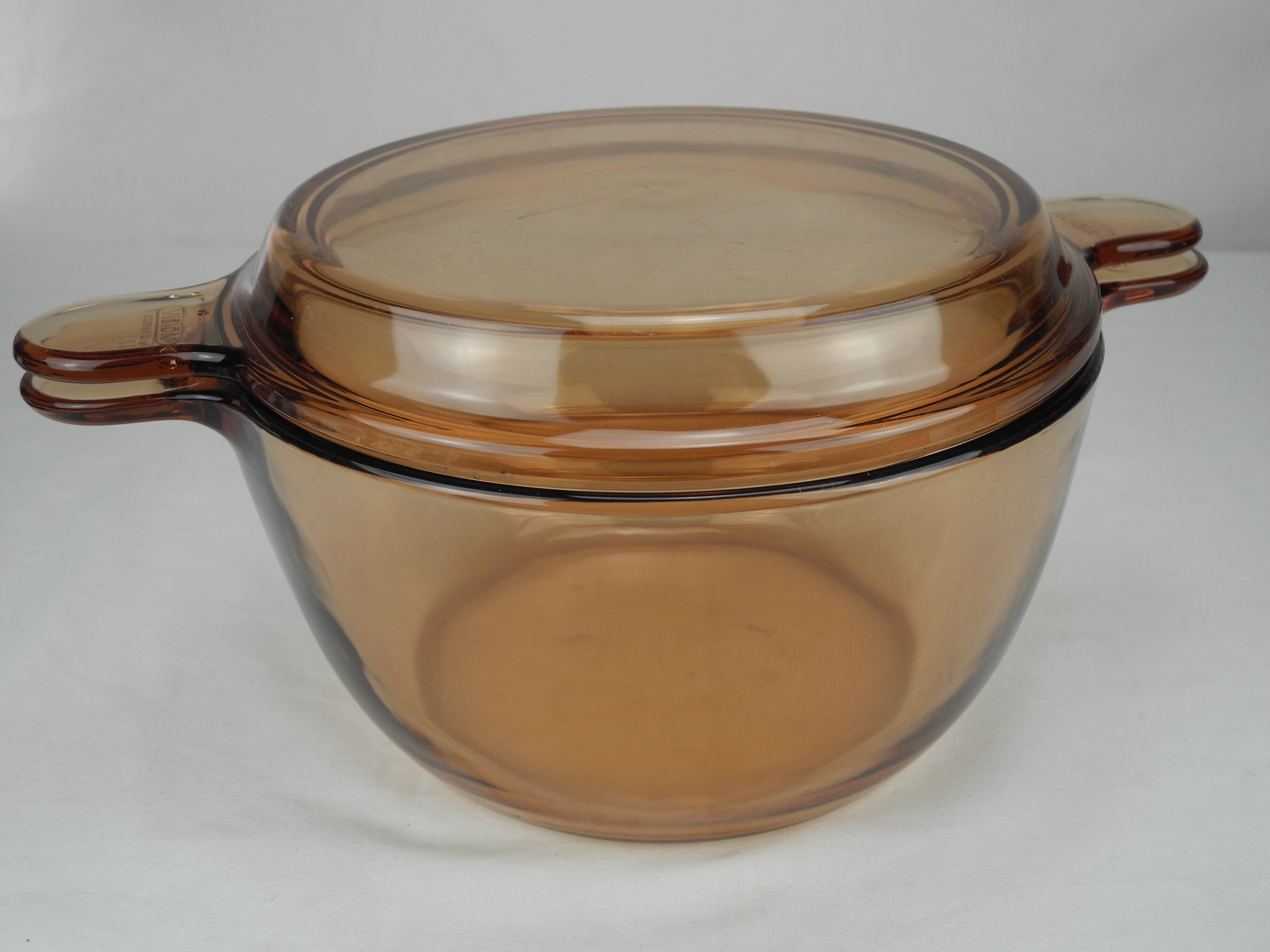 Old amber vision flat casserole dish 2.5l