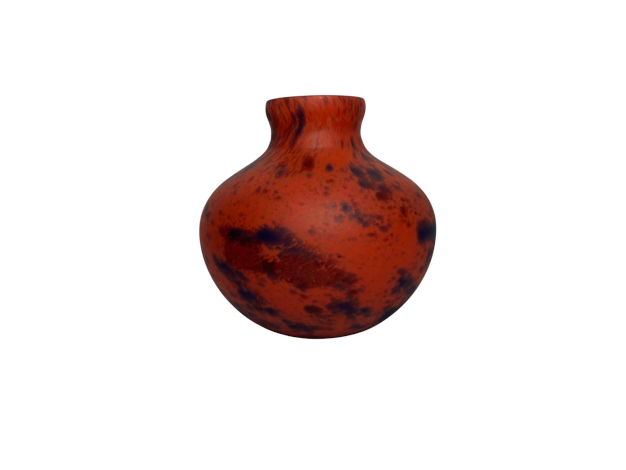 Art Deco, marbled glass round vase by Delatte Nancy circa 1930