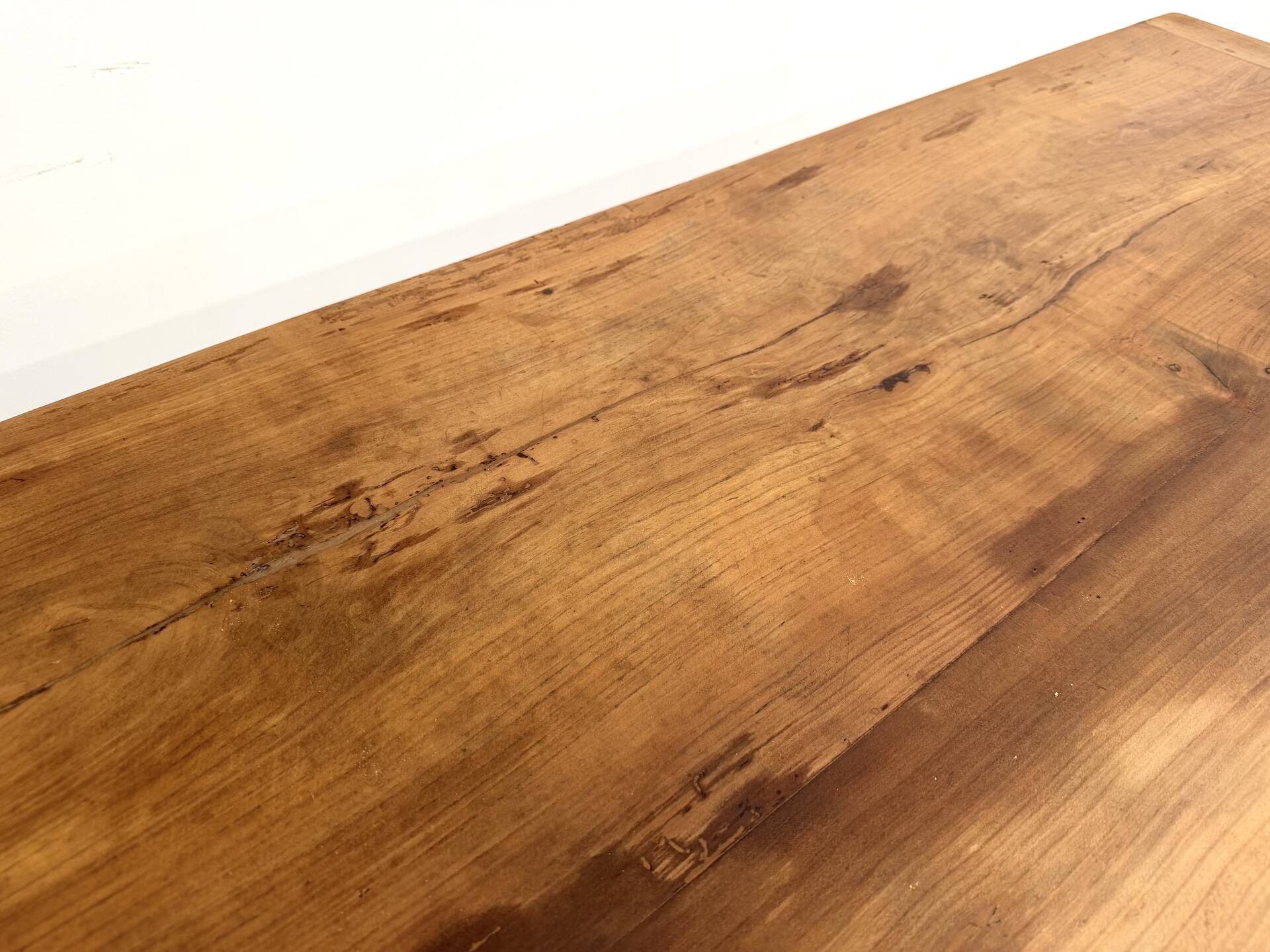 Solid walnut table - Tapered legs