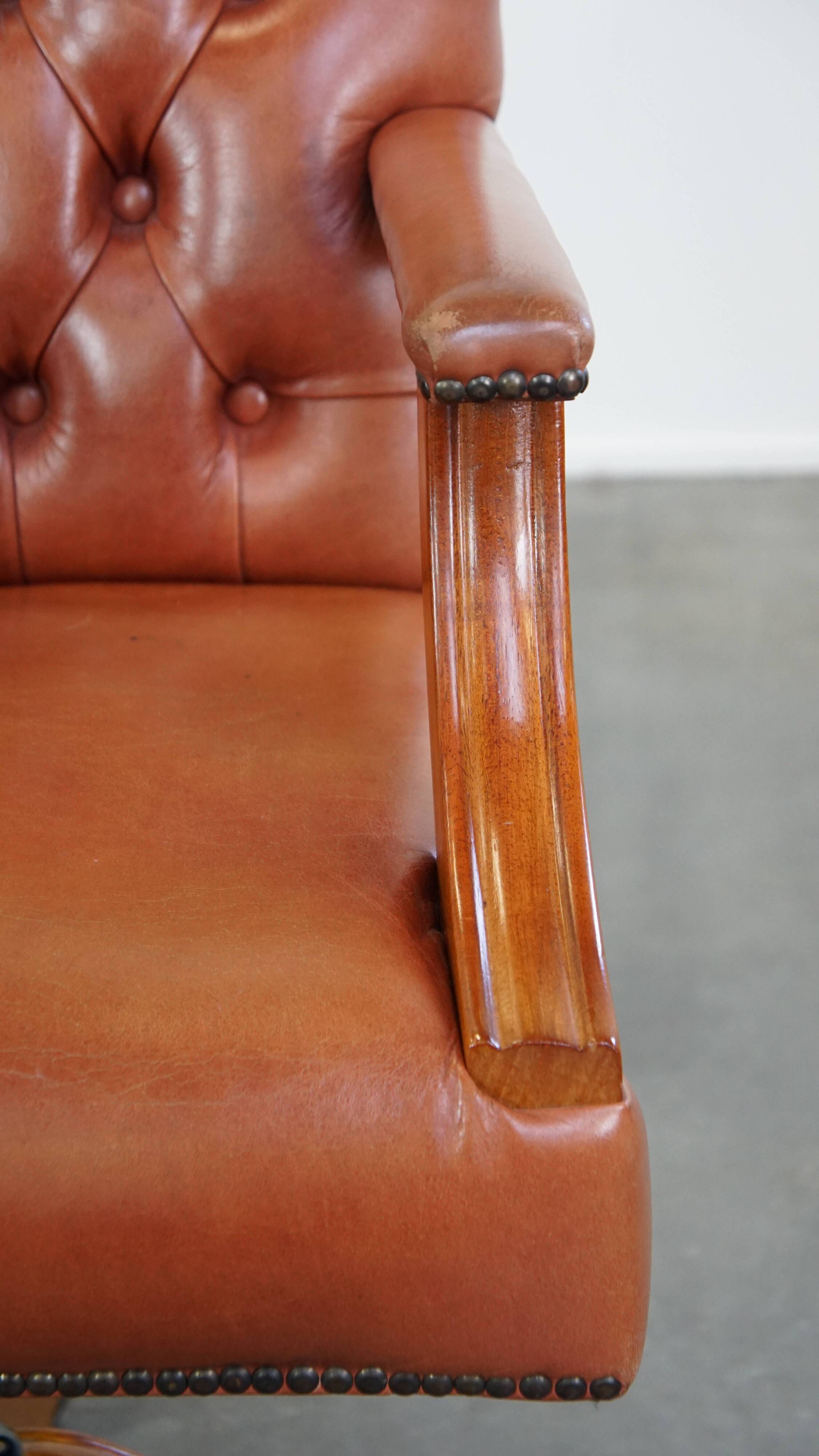 Height-adjustable leather English-style chesterfield office chair