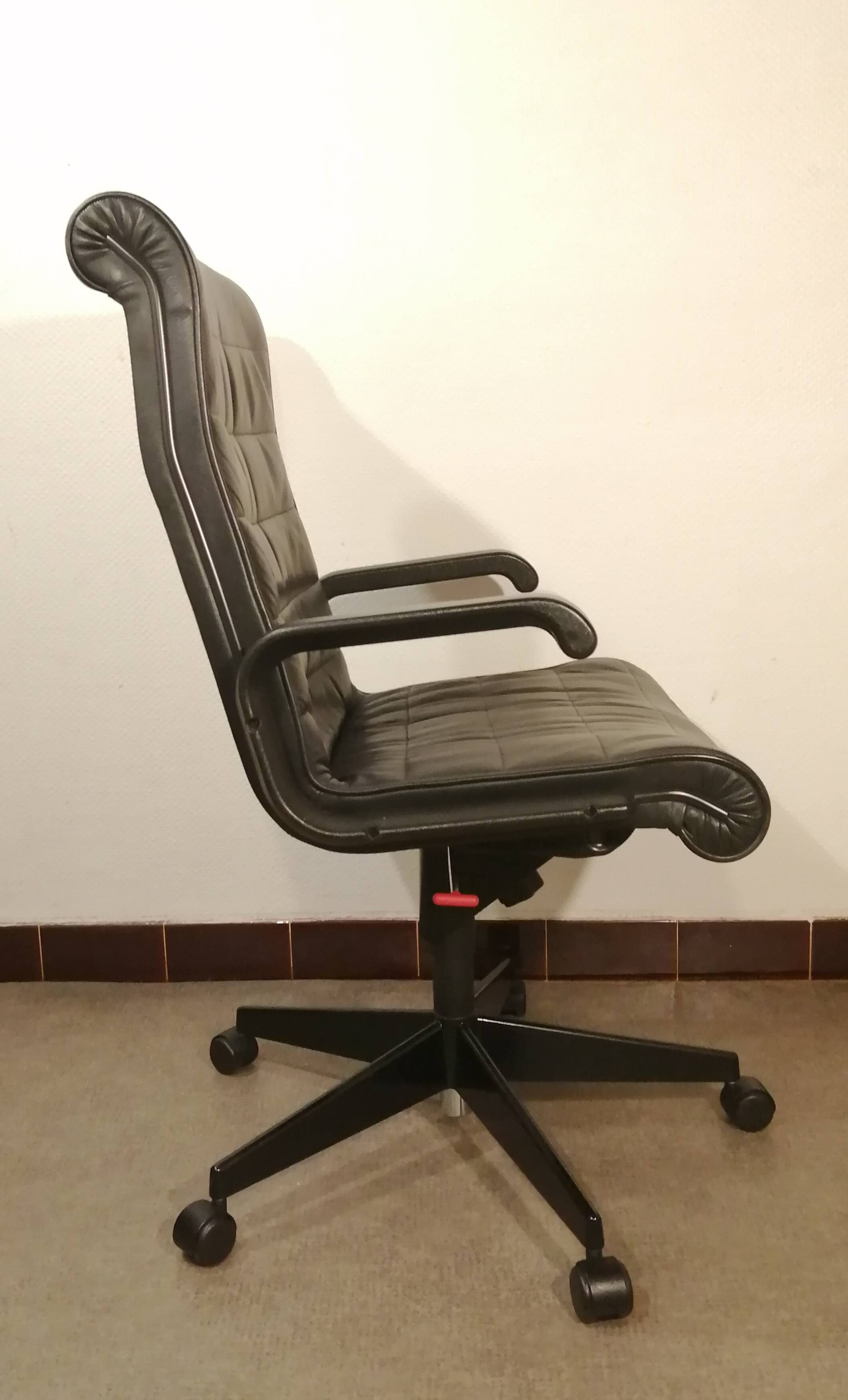 Vintage black leather office chair by Richard Sapper for Knoll 1979