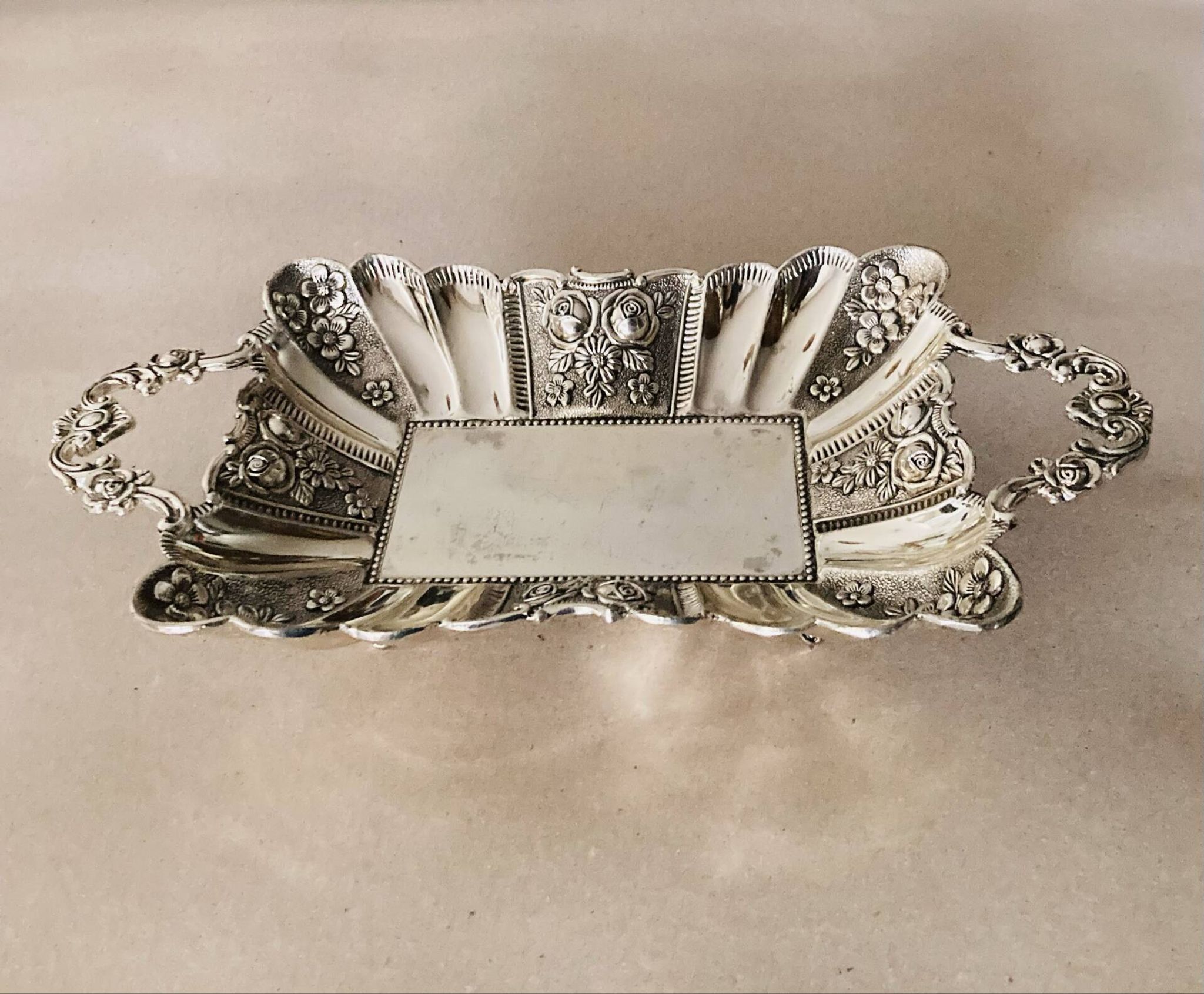 St Louis XV style letter tray, empty pocket, 20th century, in repoussé metal.