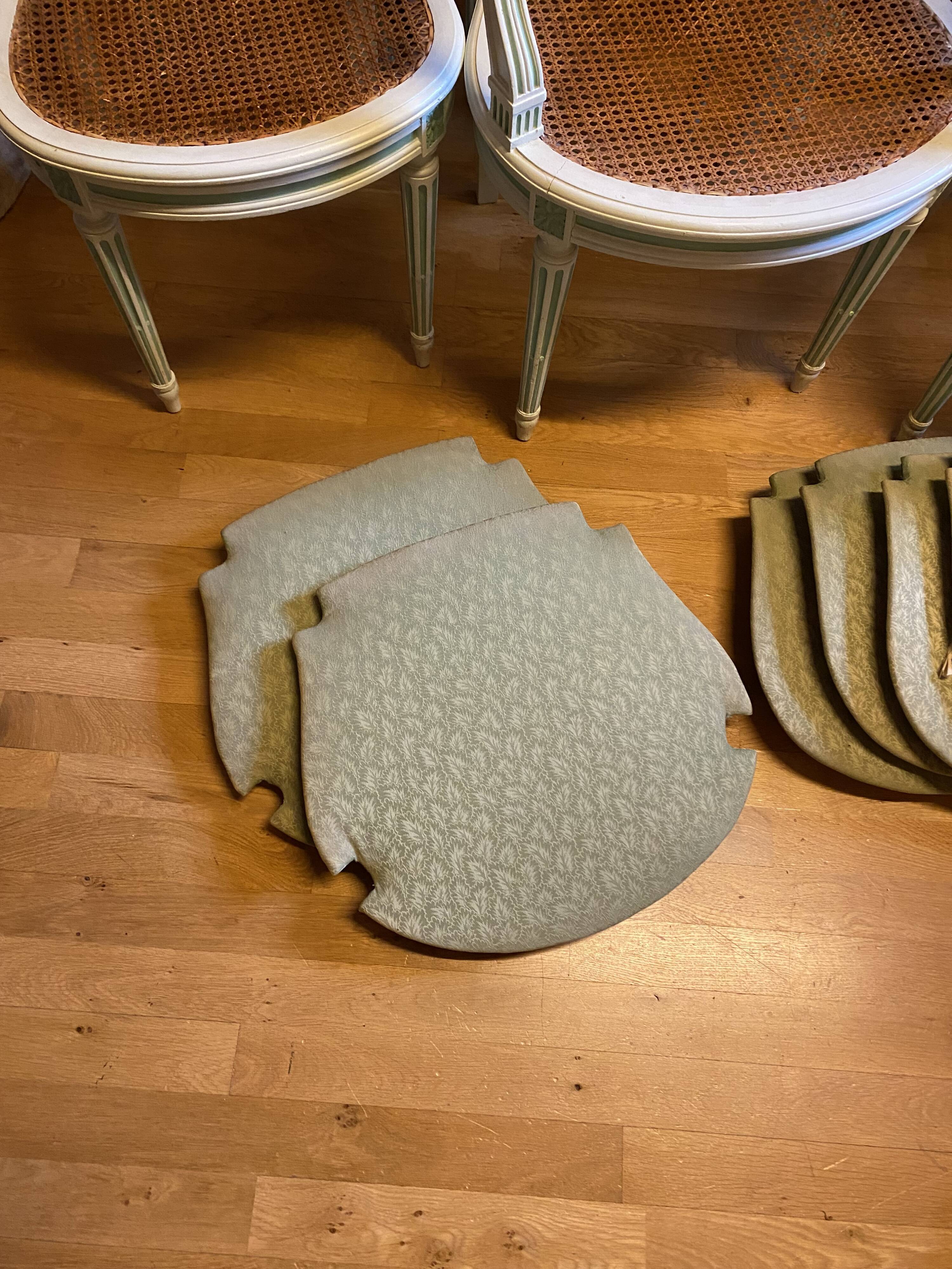 6 chaises 2 fauteuils en cannage, de style L.XVI , peint vert clair