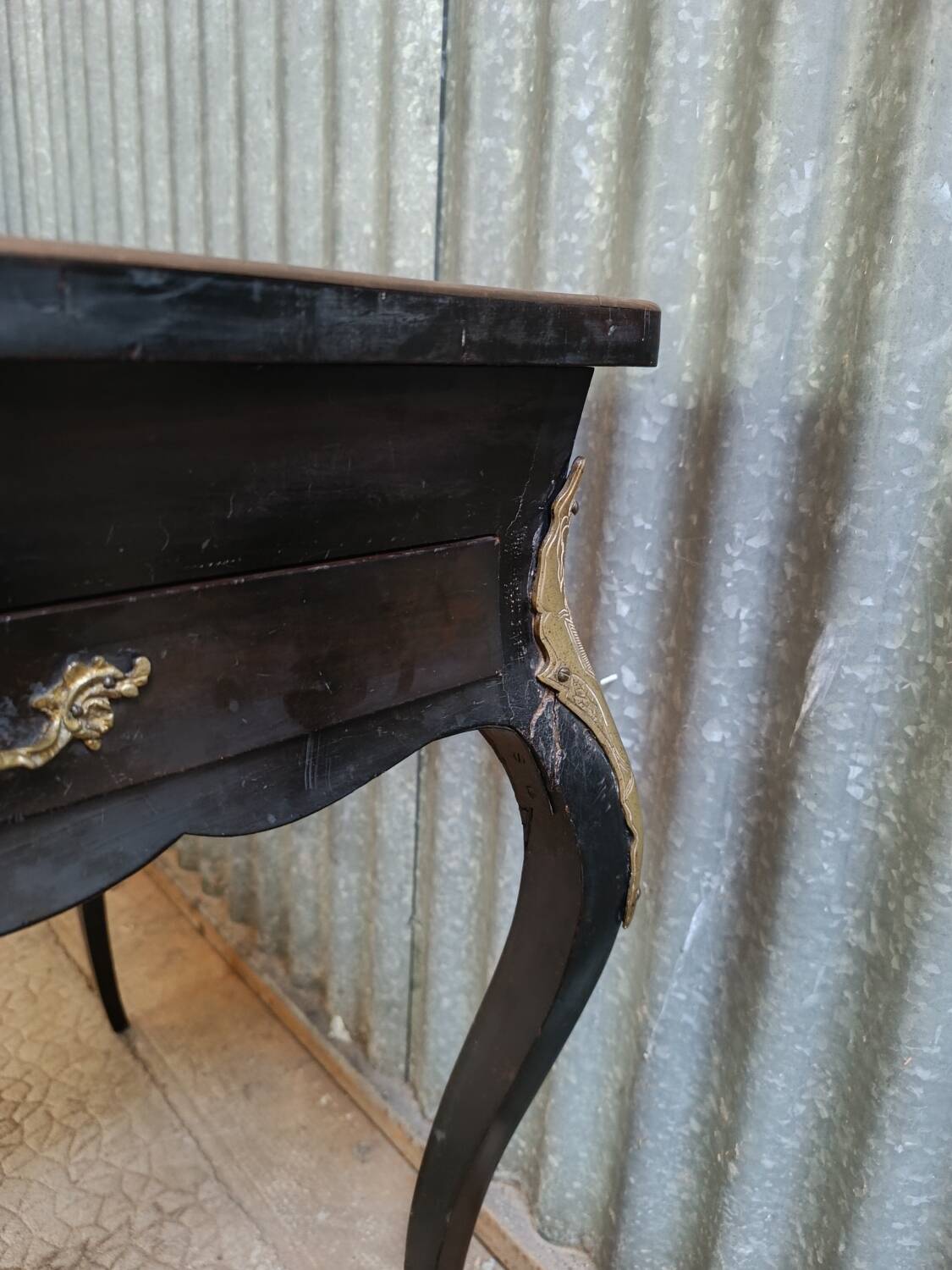 Small side table for working