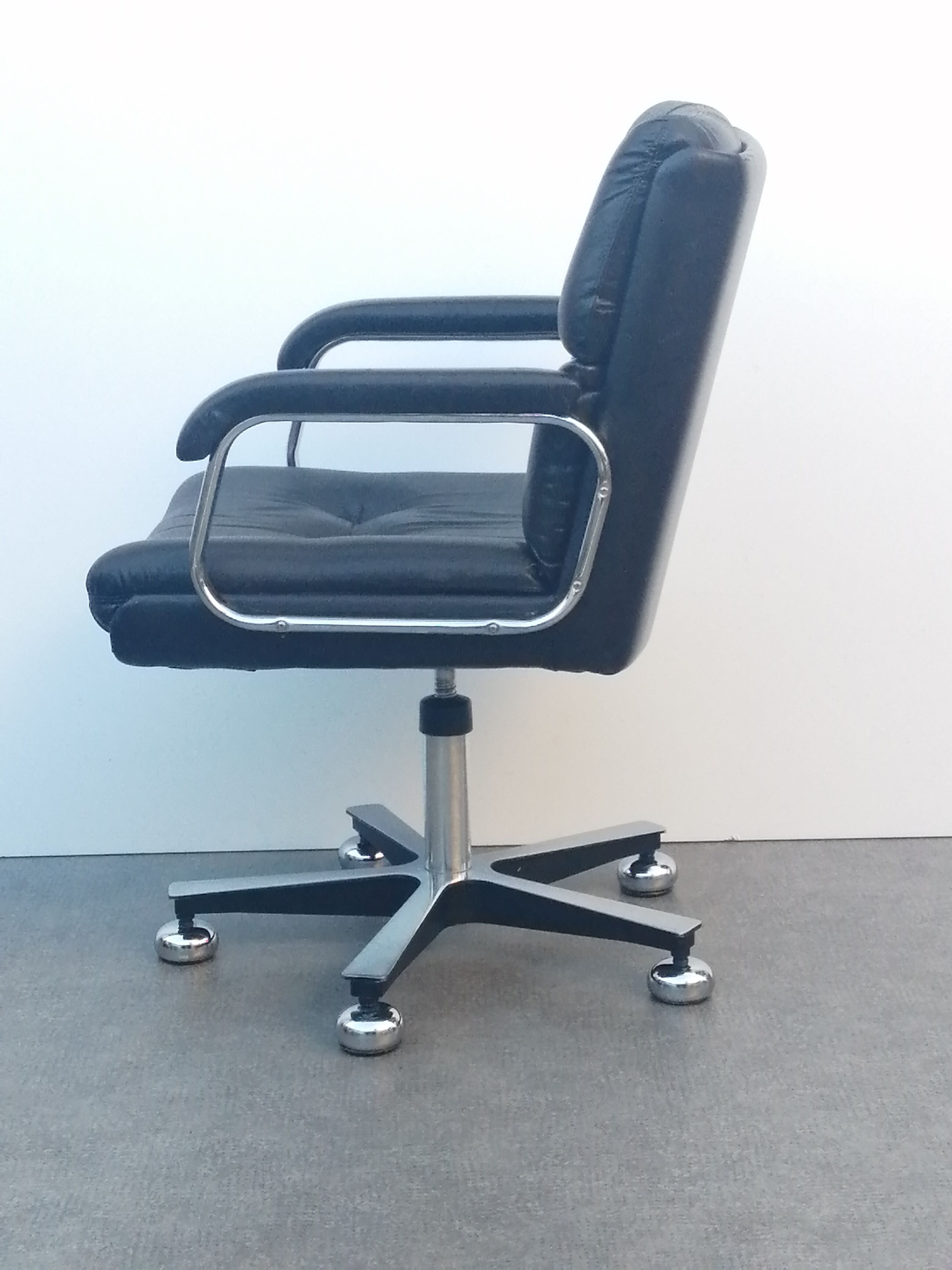 Pretty vintage Italian office armchair 1980