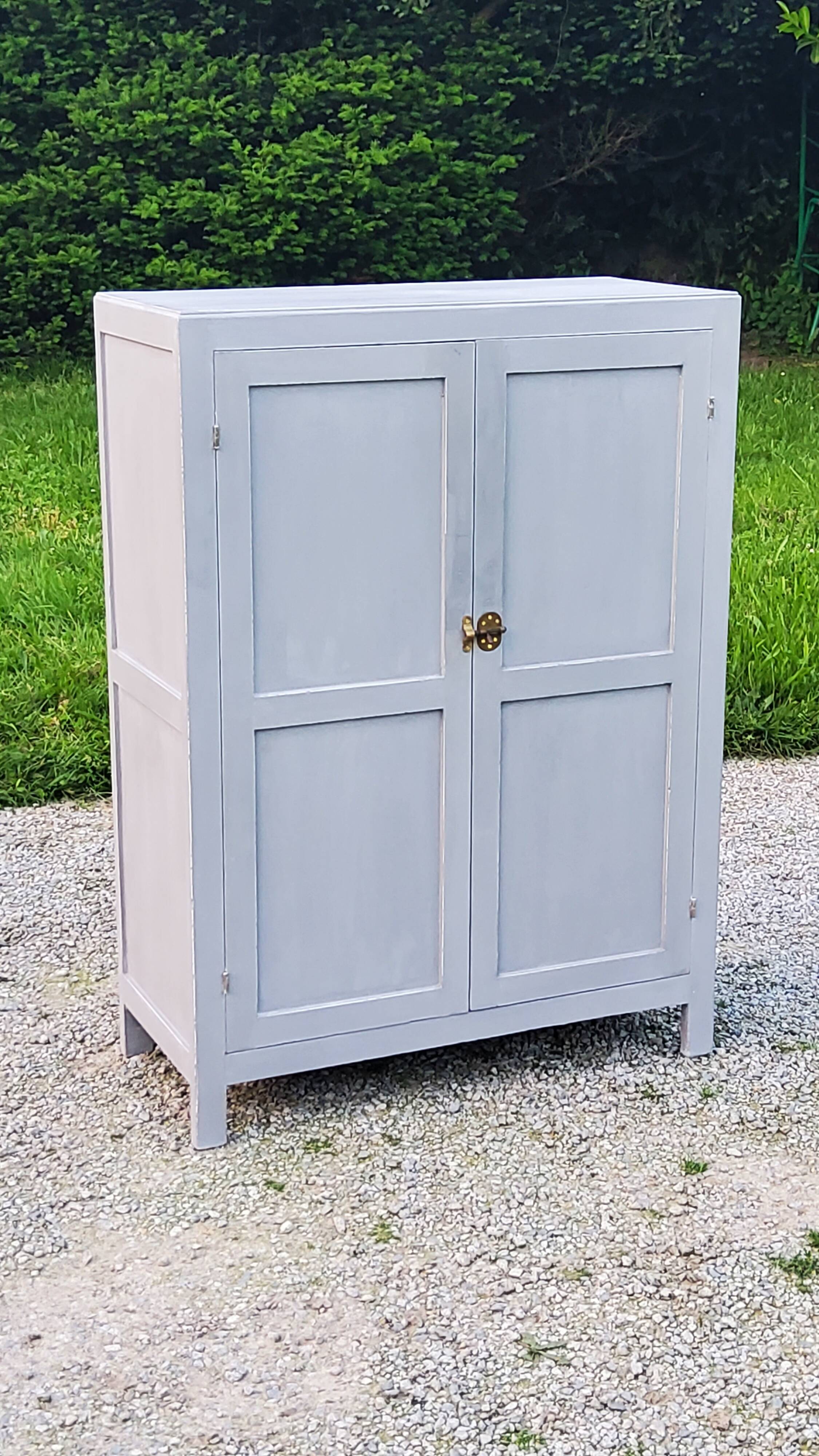 Parisian sideboard at support height from the 30s-50s with gray patina
