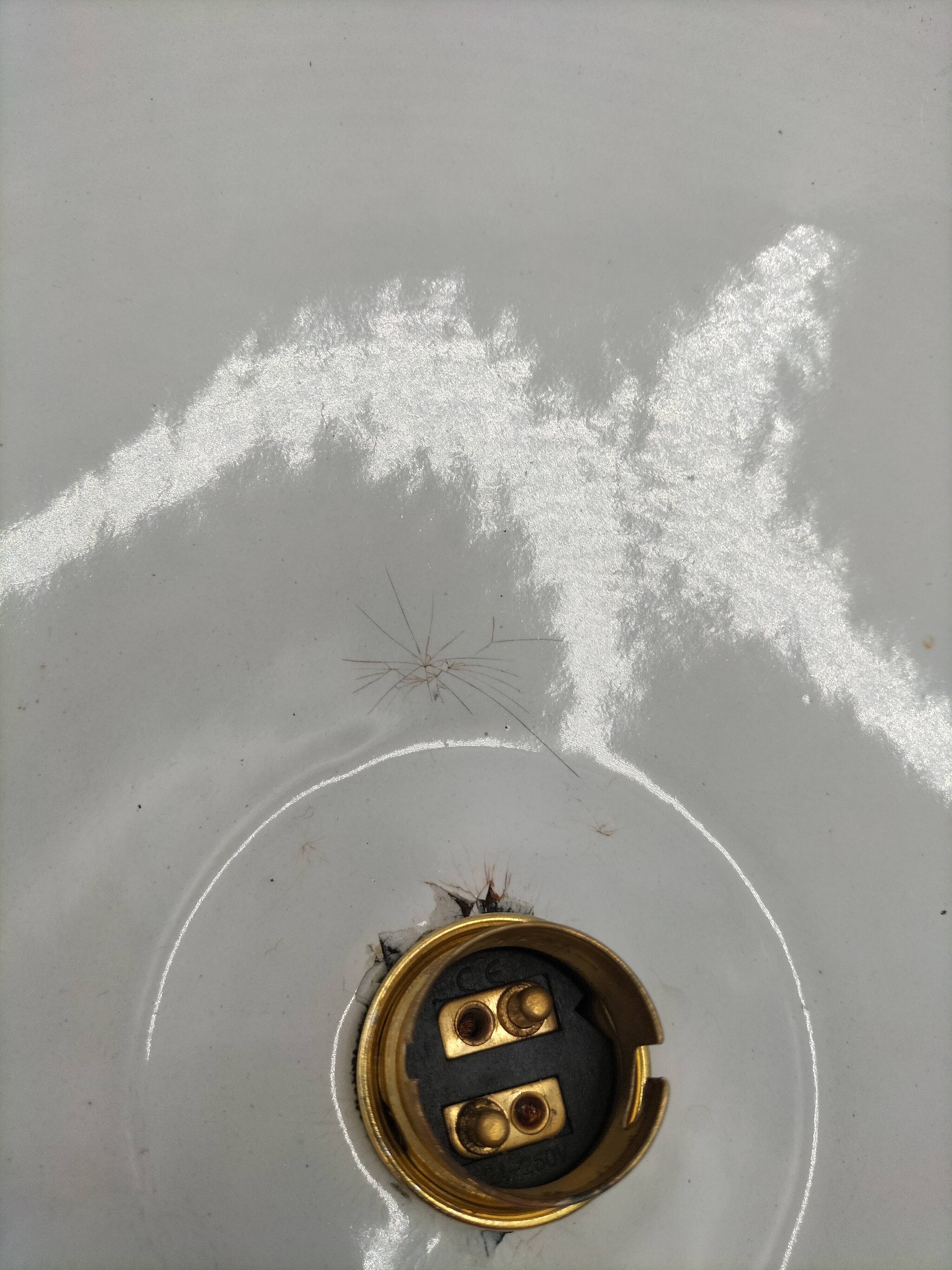 3 enamelled sheet metal suspensions