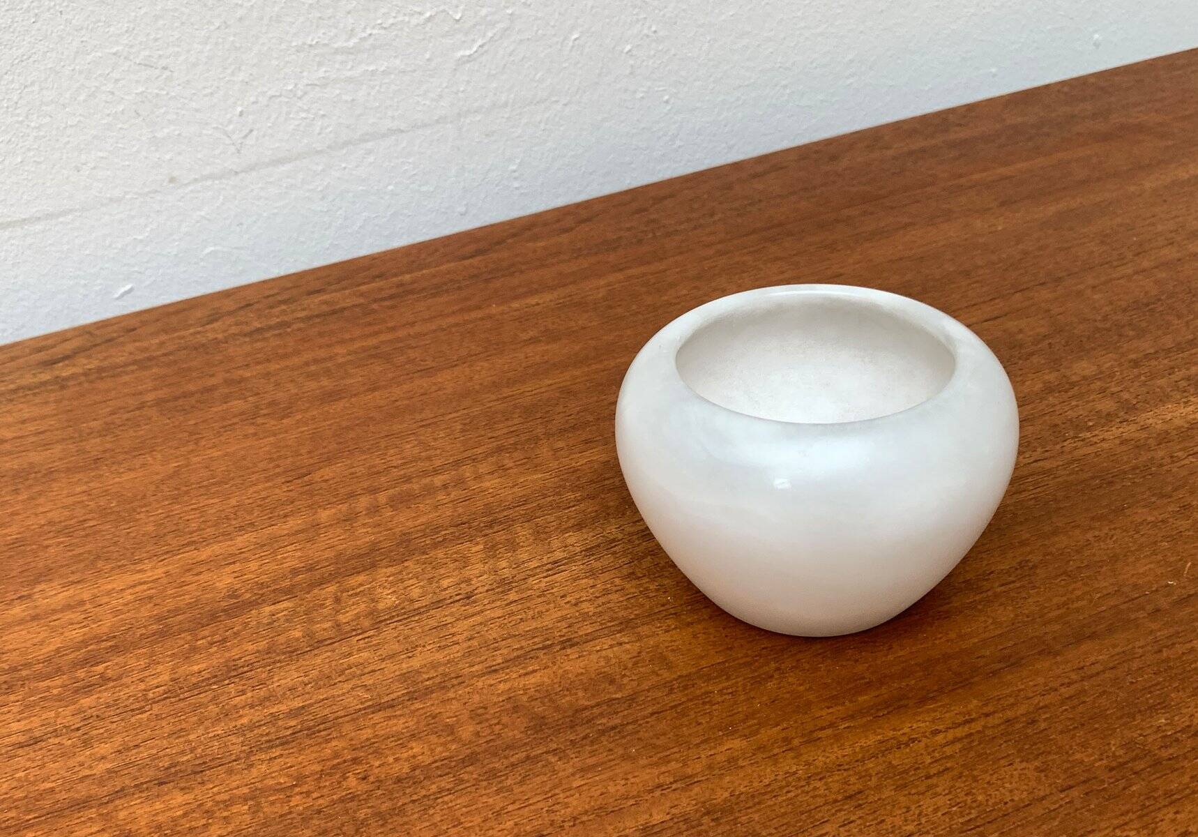Vintage bowl in Italian alabaster