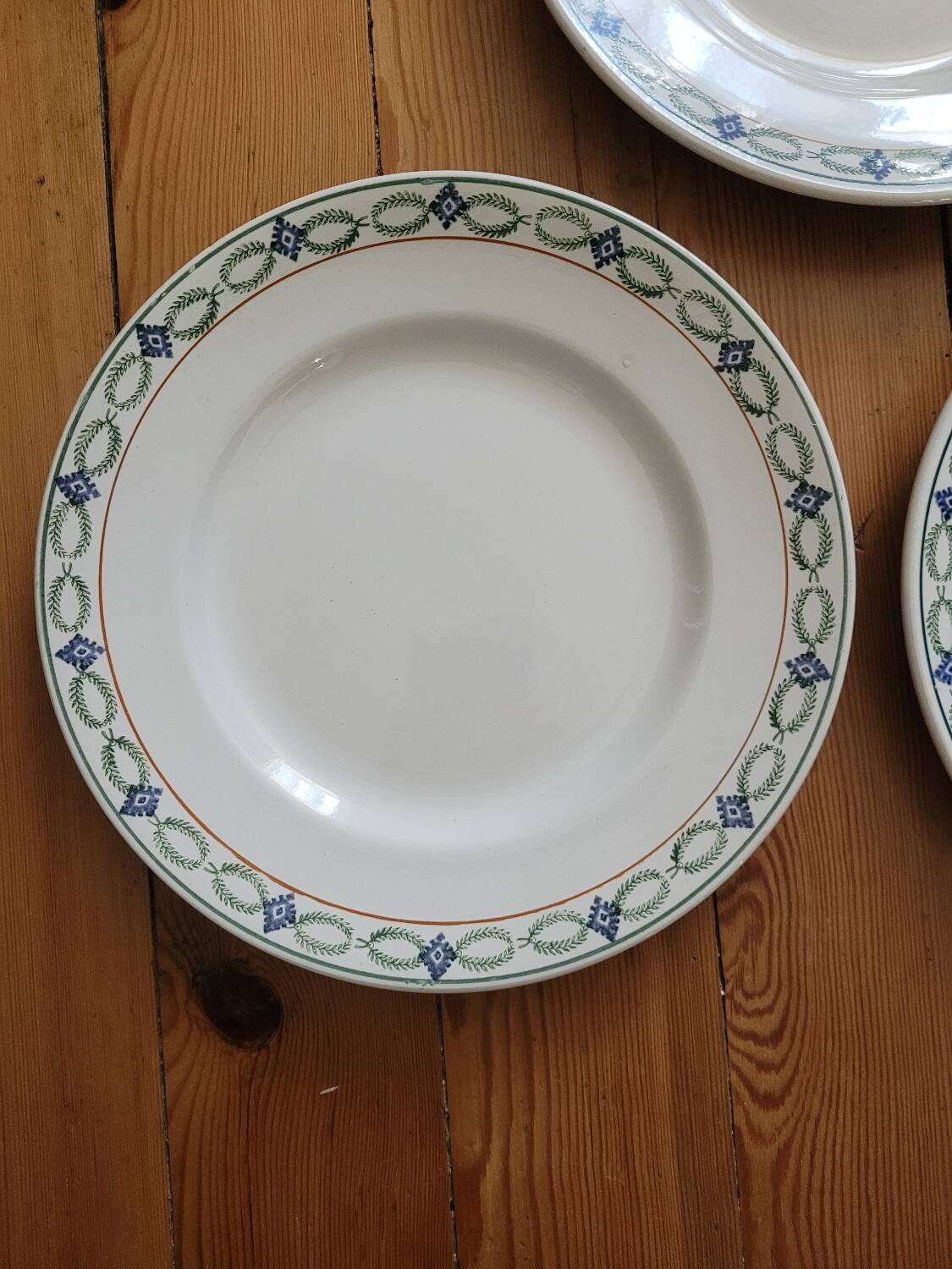 Lot n°1 de 6 assiettes creuses St Amand