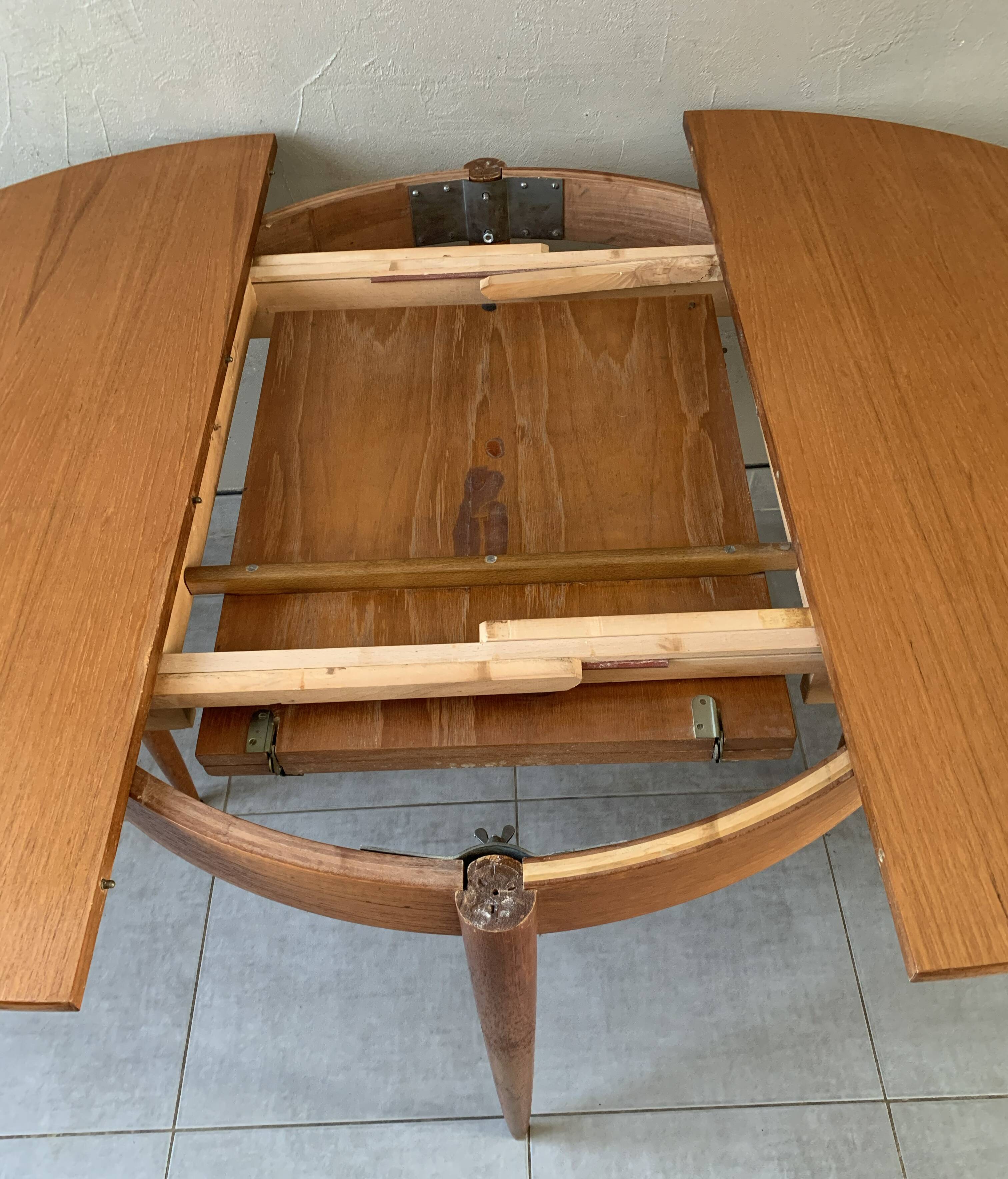 Vintage scandinavian table from the 60s extendable with butterfly extension