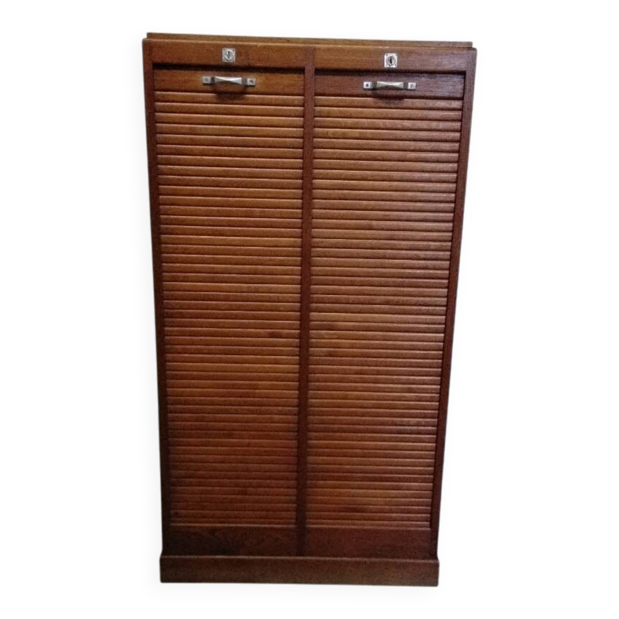 Double curtain cabinet