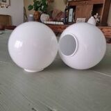 2 globes en opaline