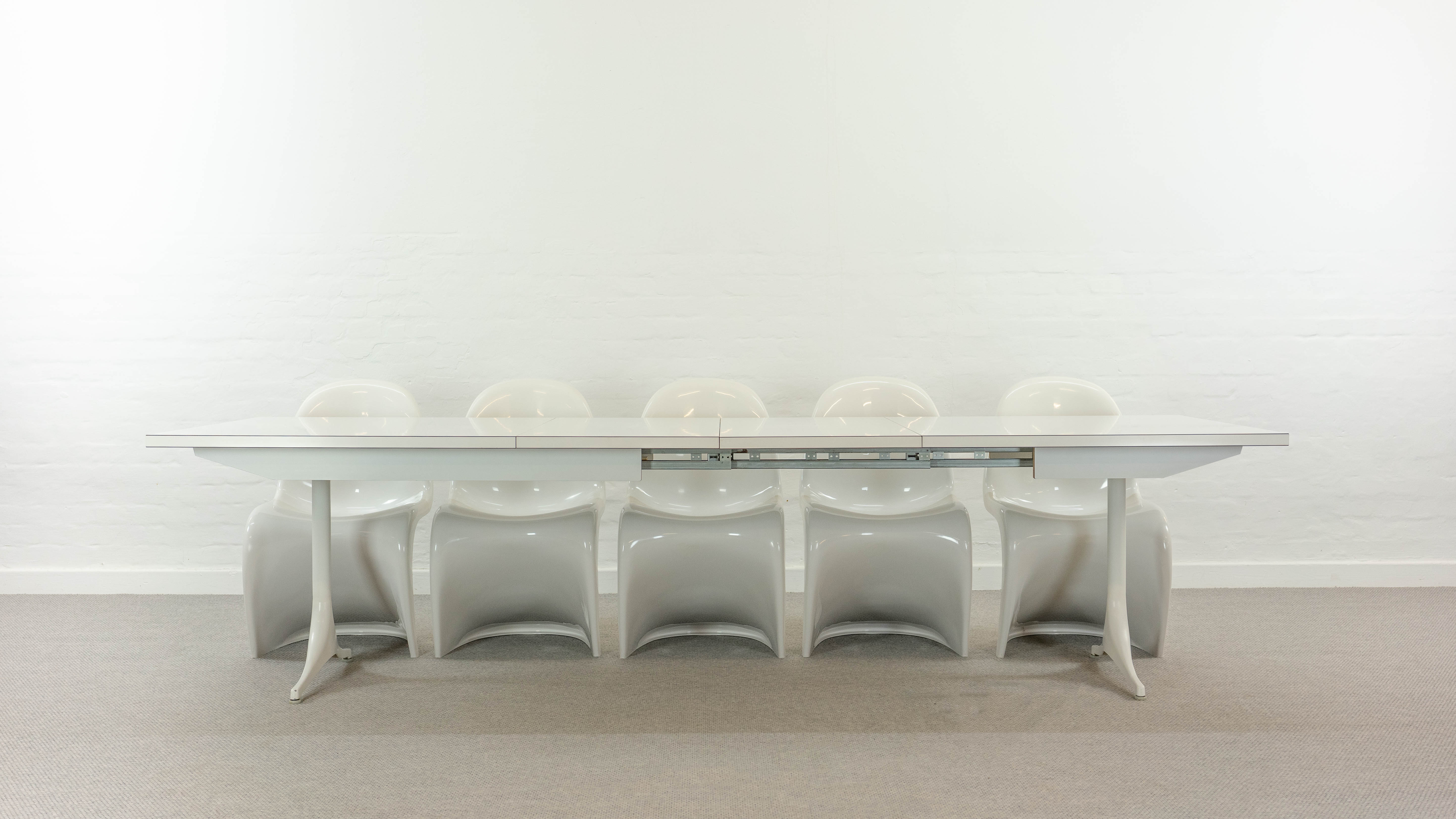 Extendable pedestal dining table by George Nelson for Herman Miller