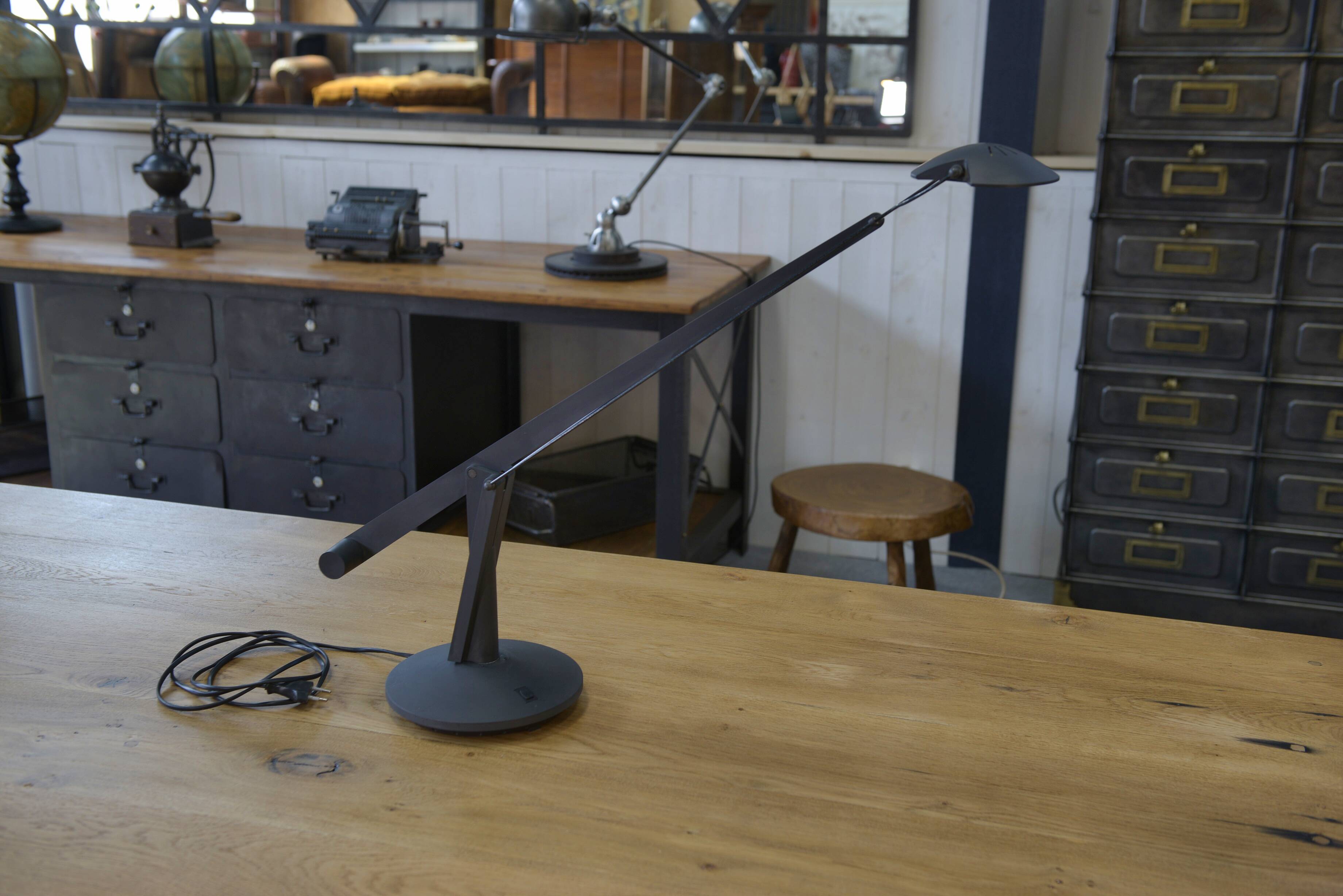 Vintage desk lamp model Lisa Italian design Guiseppe Cardile for Valenti