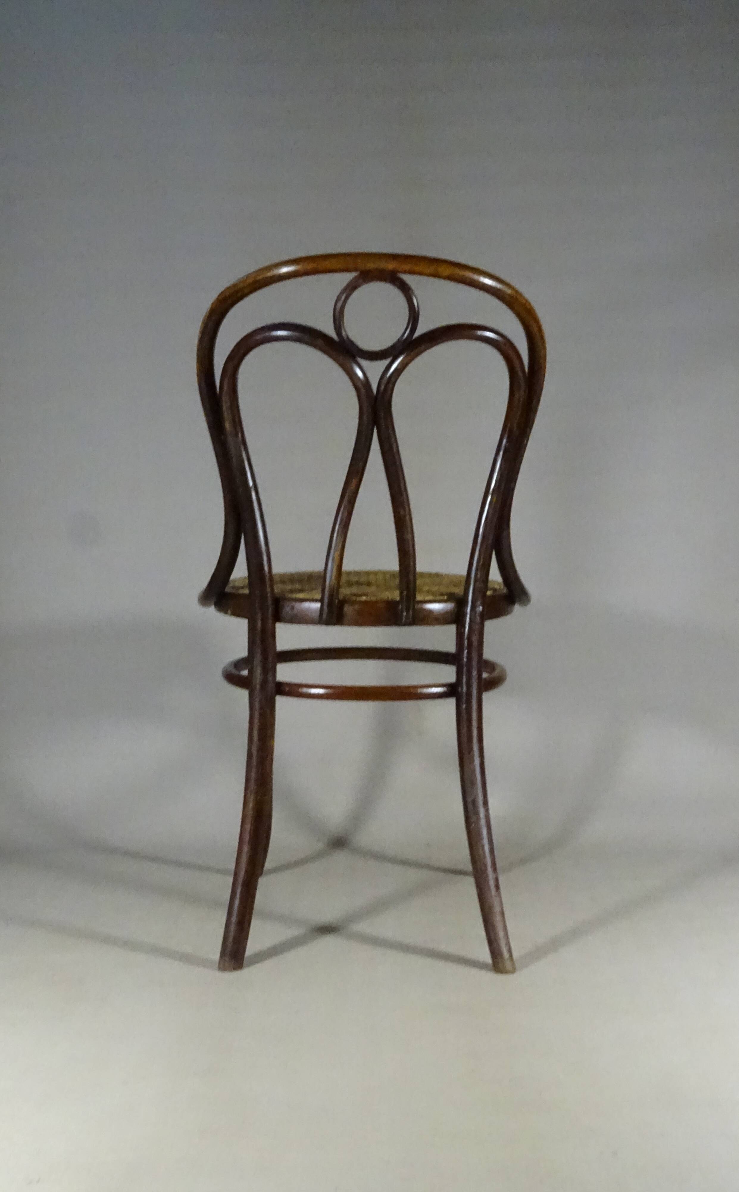 Chaise bistro UNGVAR N°34 no Thonet, bentwood