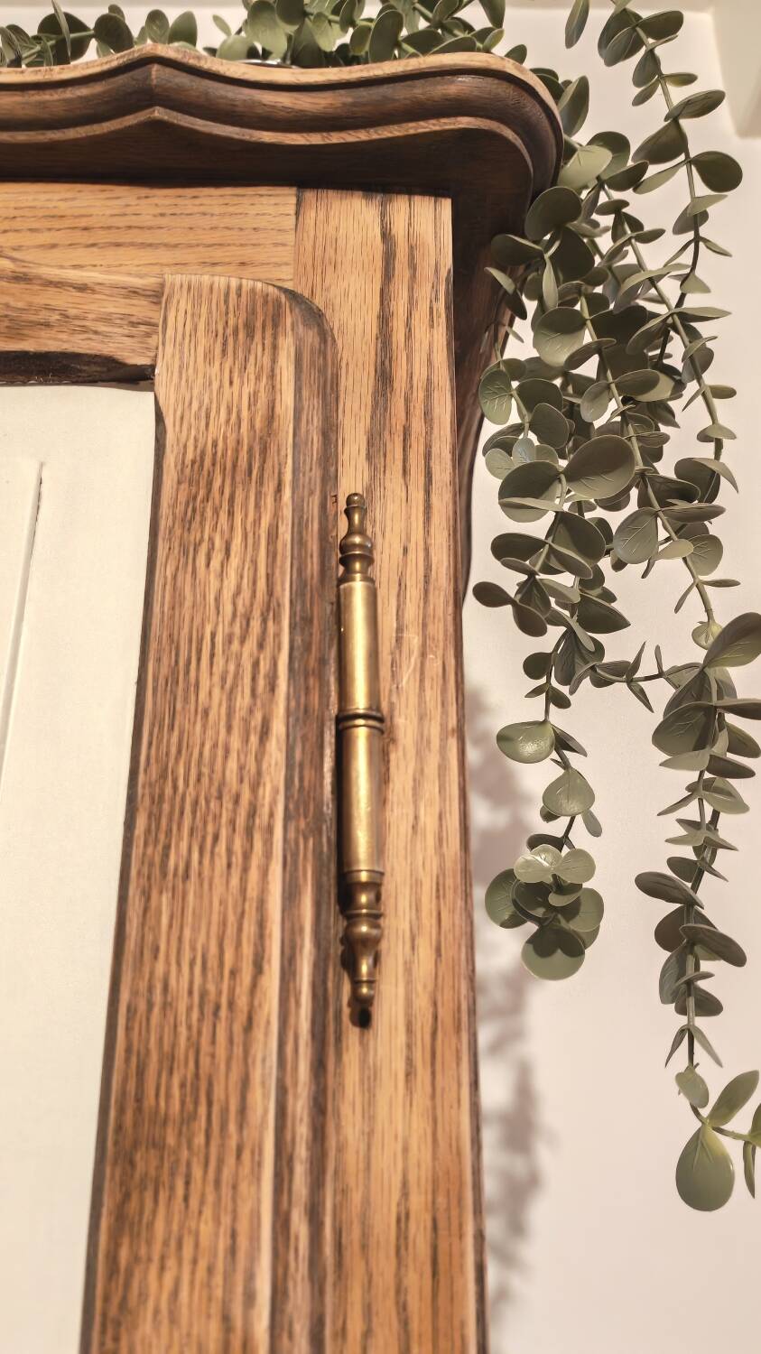 Renovated wooden bonnetière