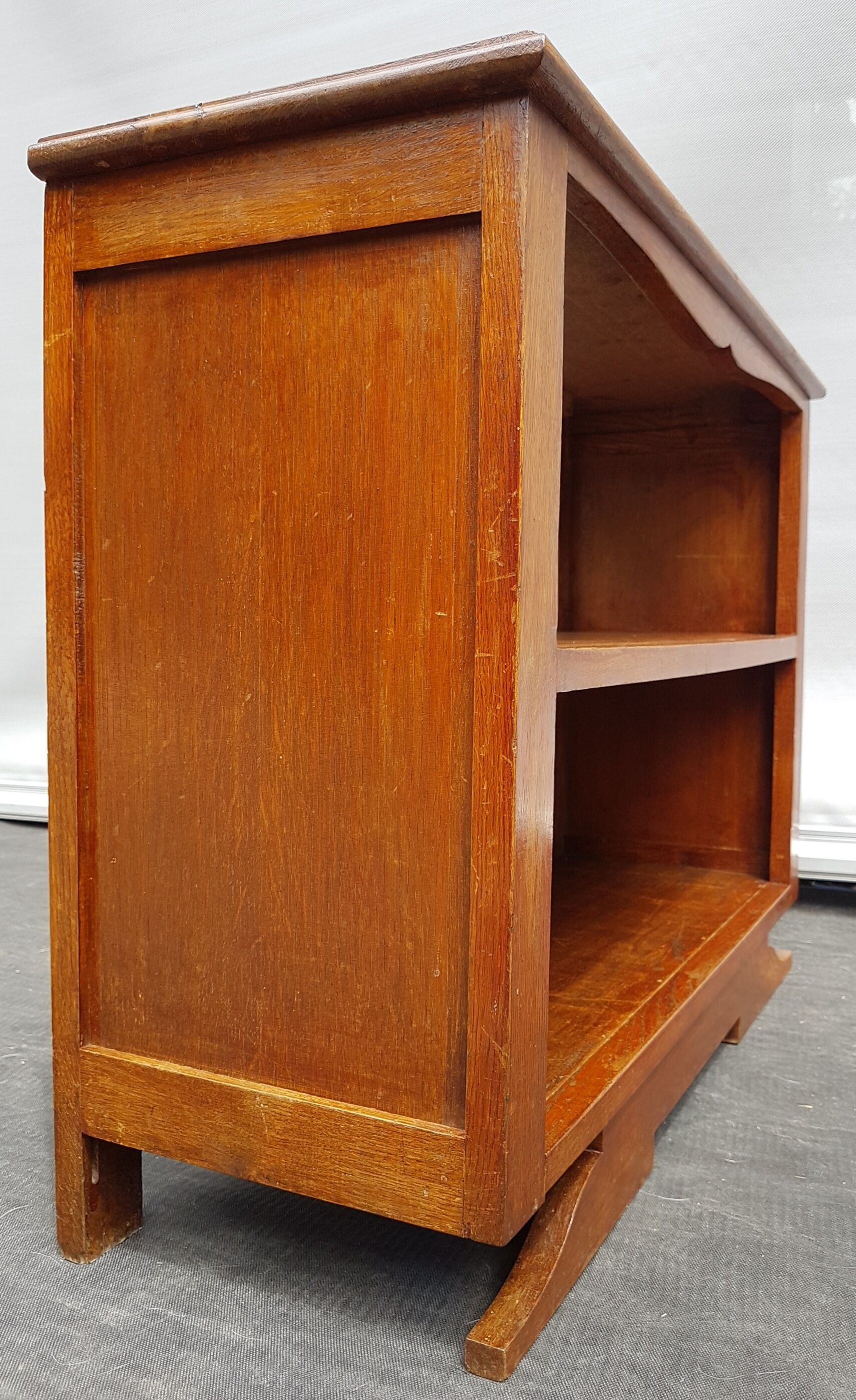 Bookcase Bibus pedestal moustache