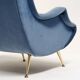 Fauteuil à dossier haut des années 1950, retapissé en velours bleu et mauve