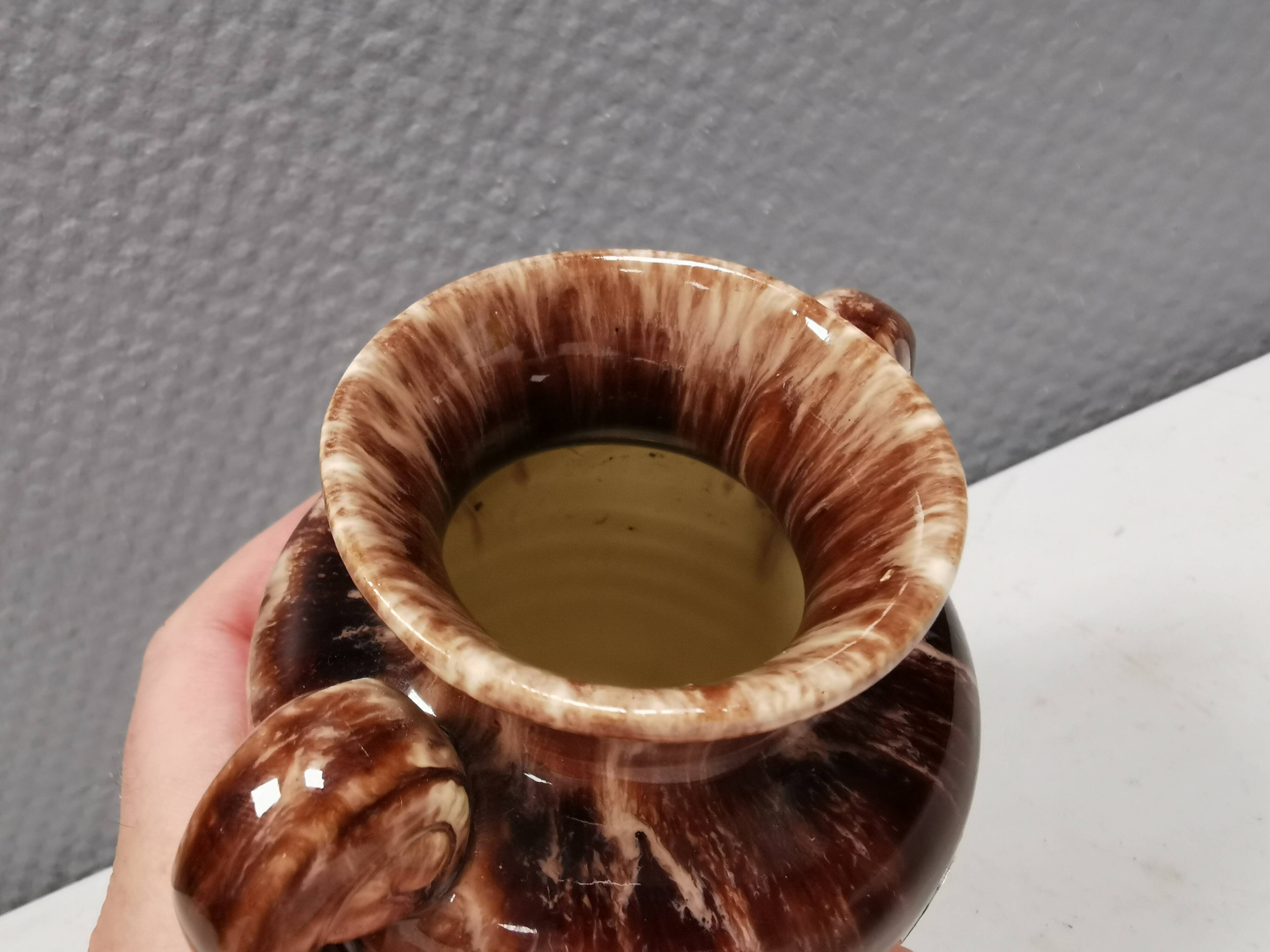 Petit vase à glaçure brillante de couleur marron/menthe et « oreilles » des années 1970, Suède