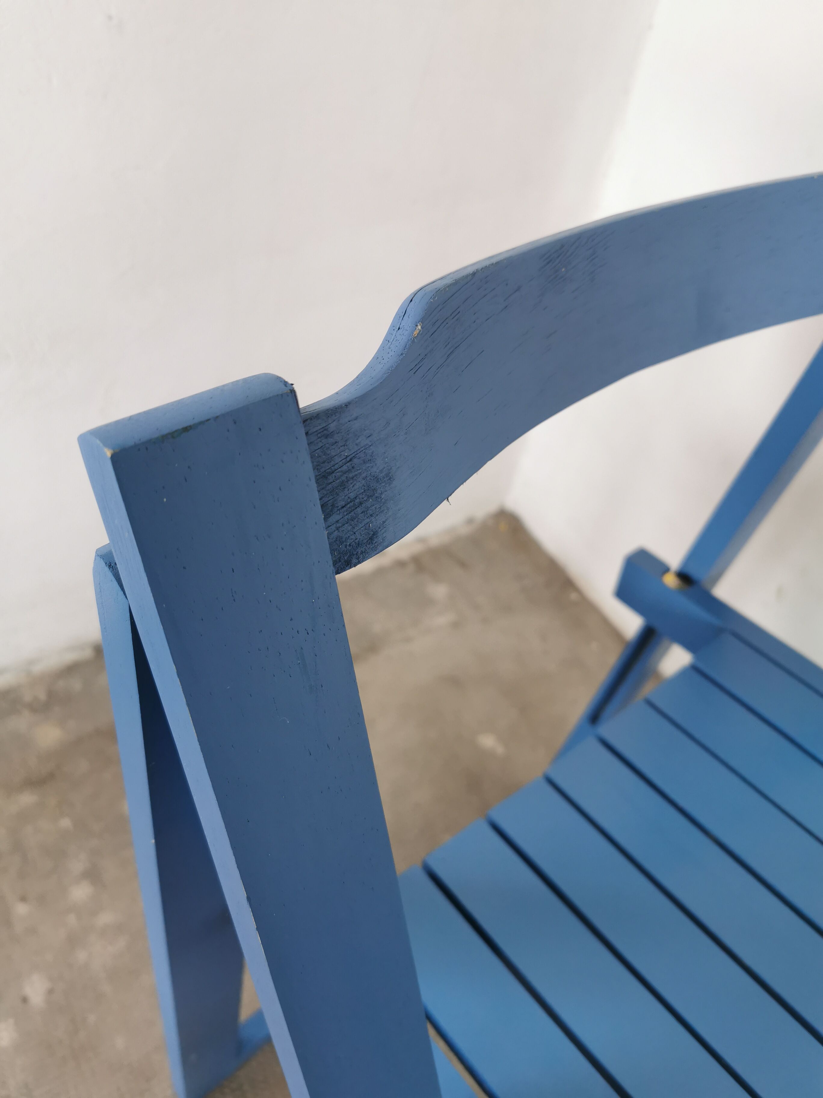 Set of 4 vintage folding chairs