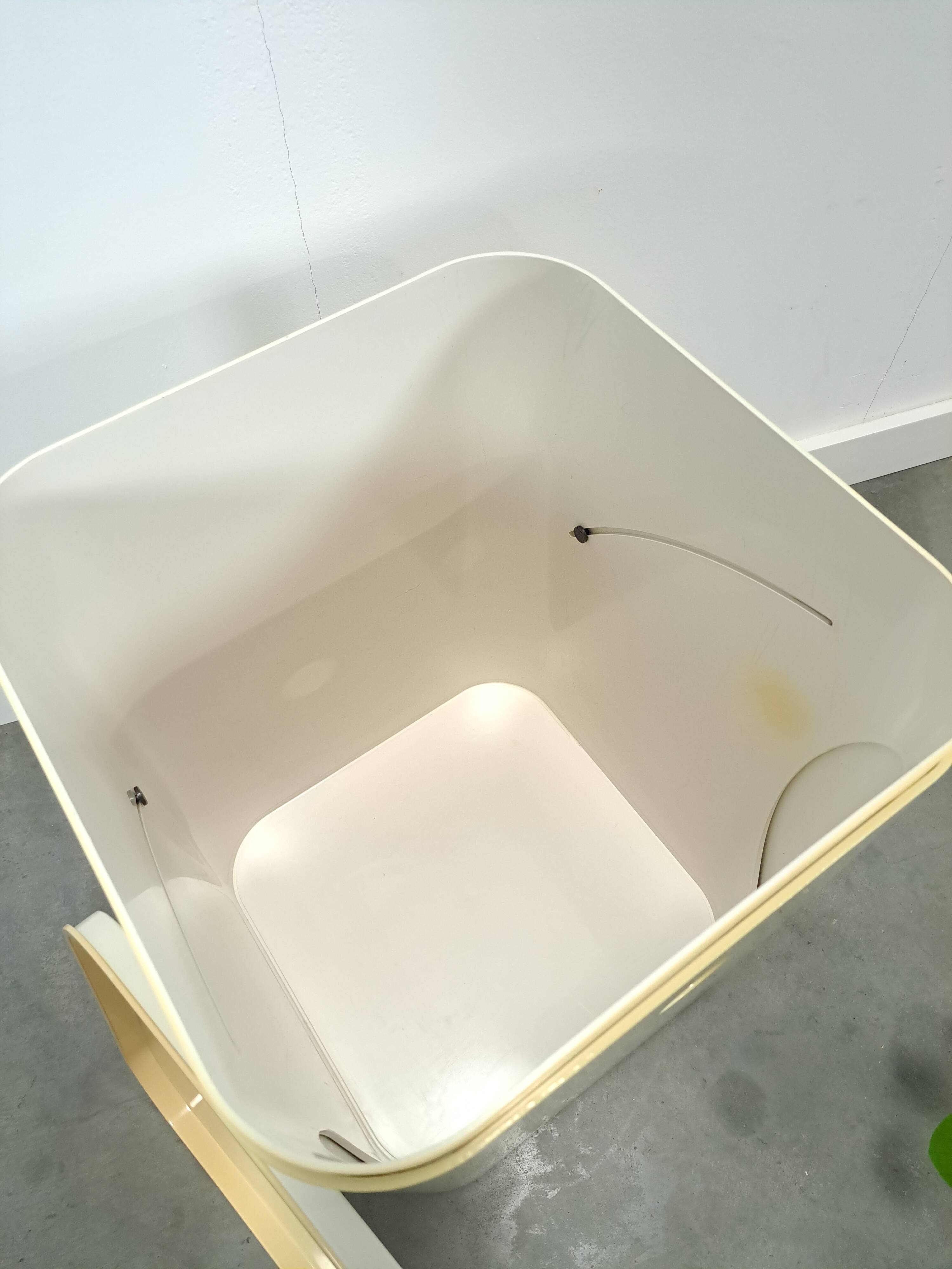 Kunststof design opbergmand wasmand Kartell, Anna Castelli Italy