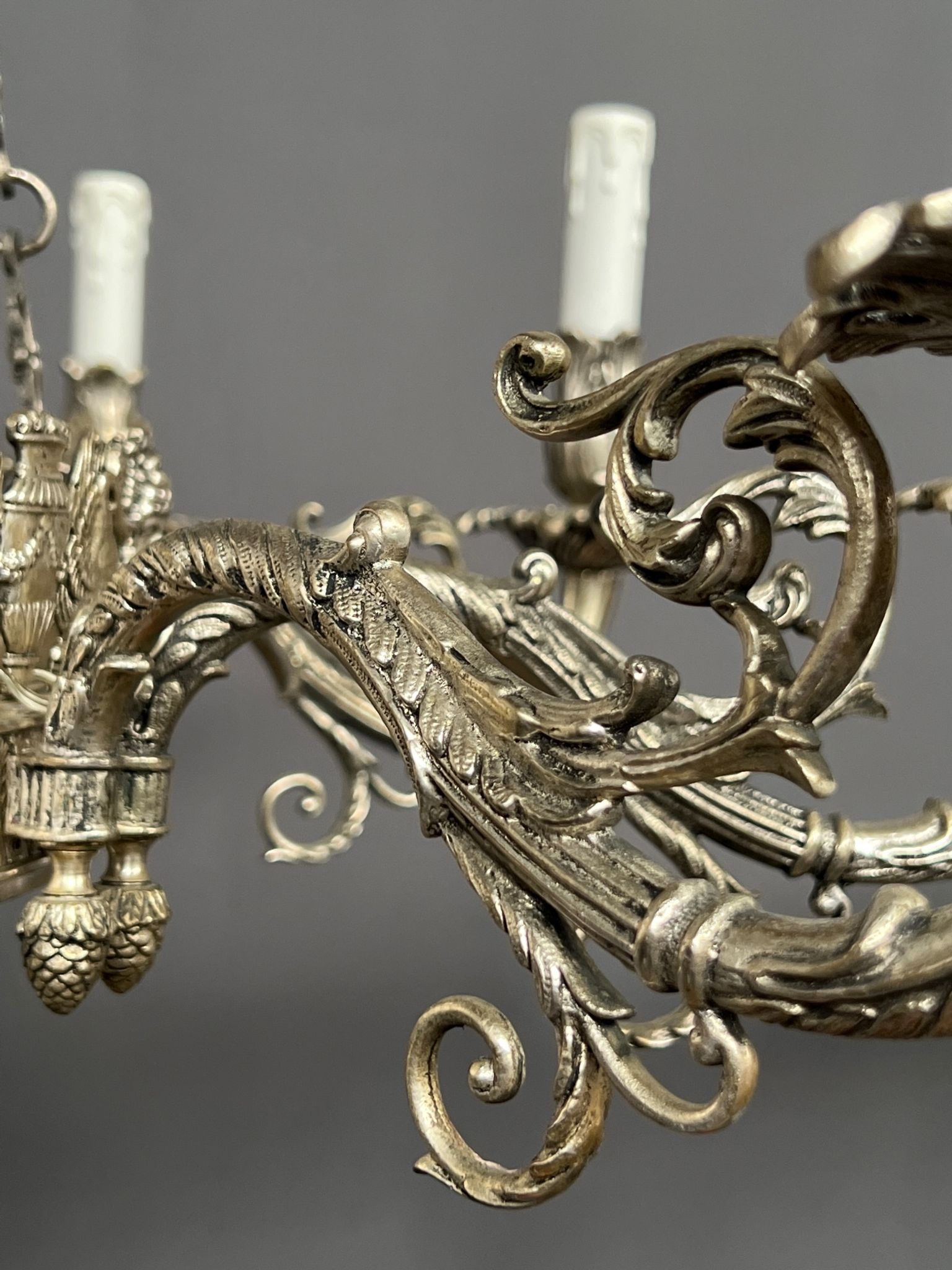 Large, rare antique chandelier in solid silver-plated bronze, Empire style, 12 light points.