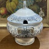 Important English Minton porcelain soup tureen, Florentine pattern