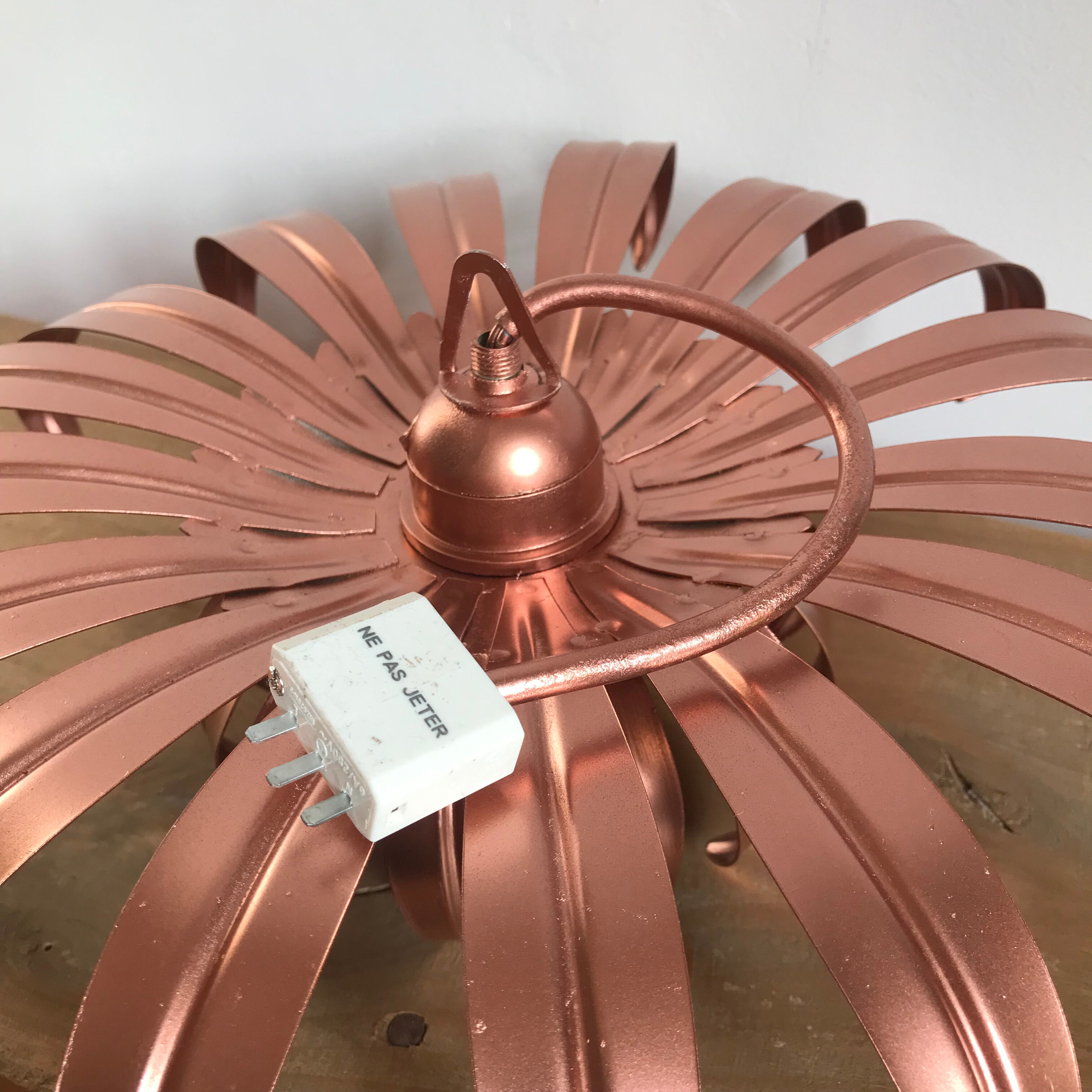 Vintage metal flower wall lamp