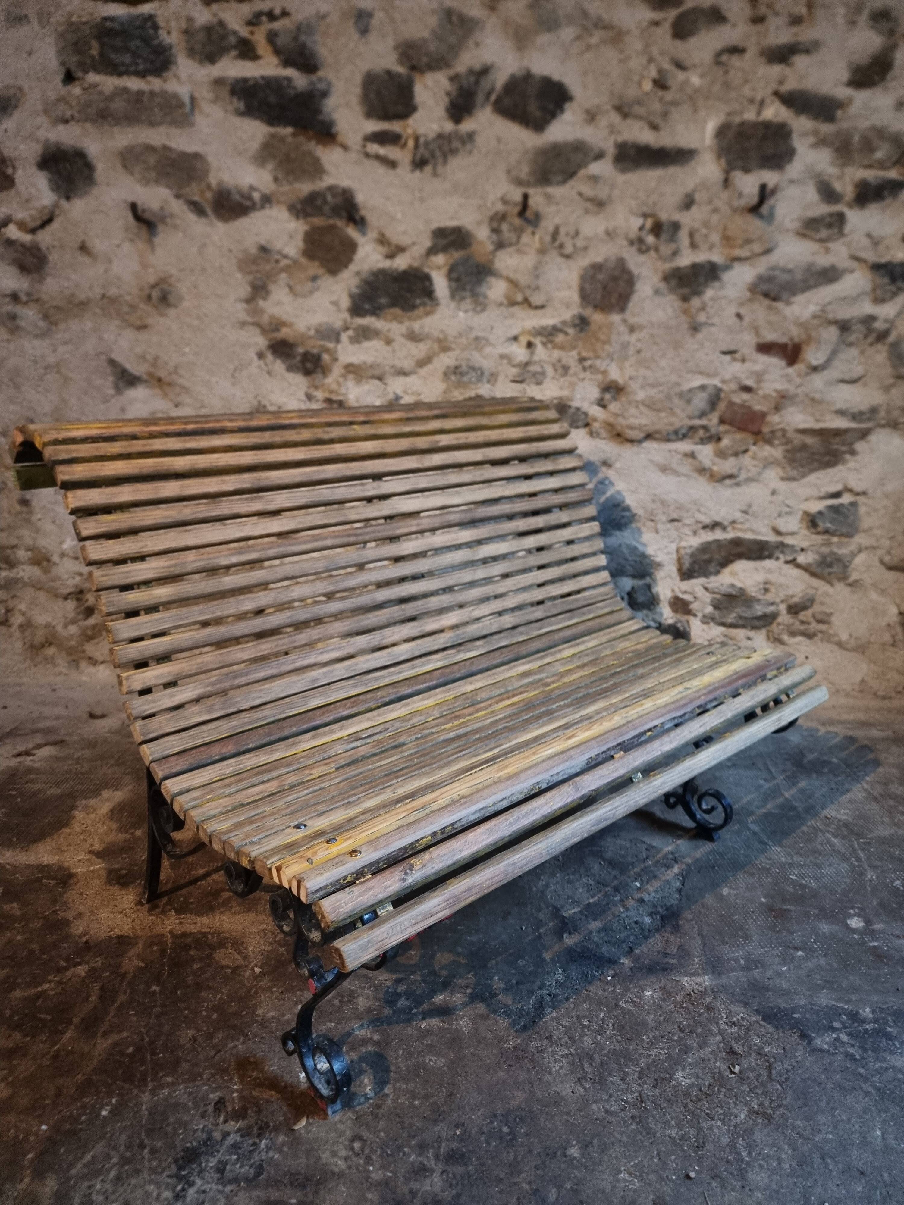 French garden bench in iron and wooden slats, mid-20th century.