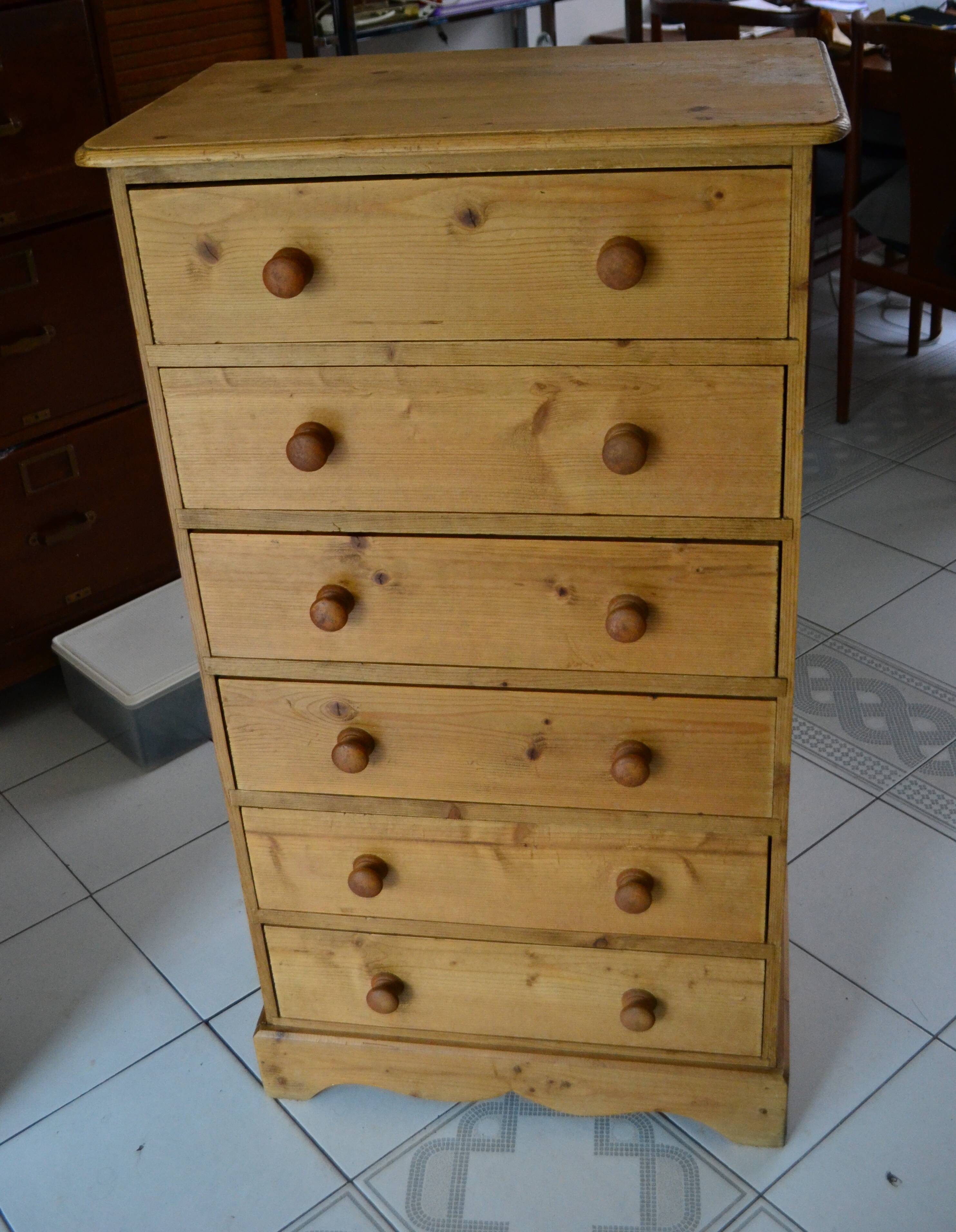 Vintage pine chest of drawers with 6 drawers