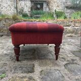 Set of two armchairs and its velvet checkerboard pouf