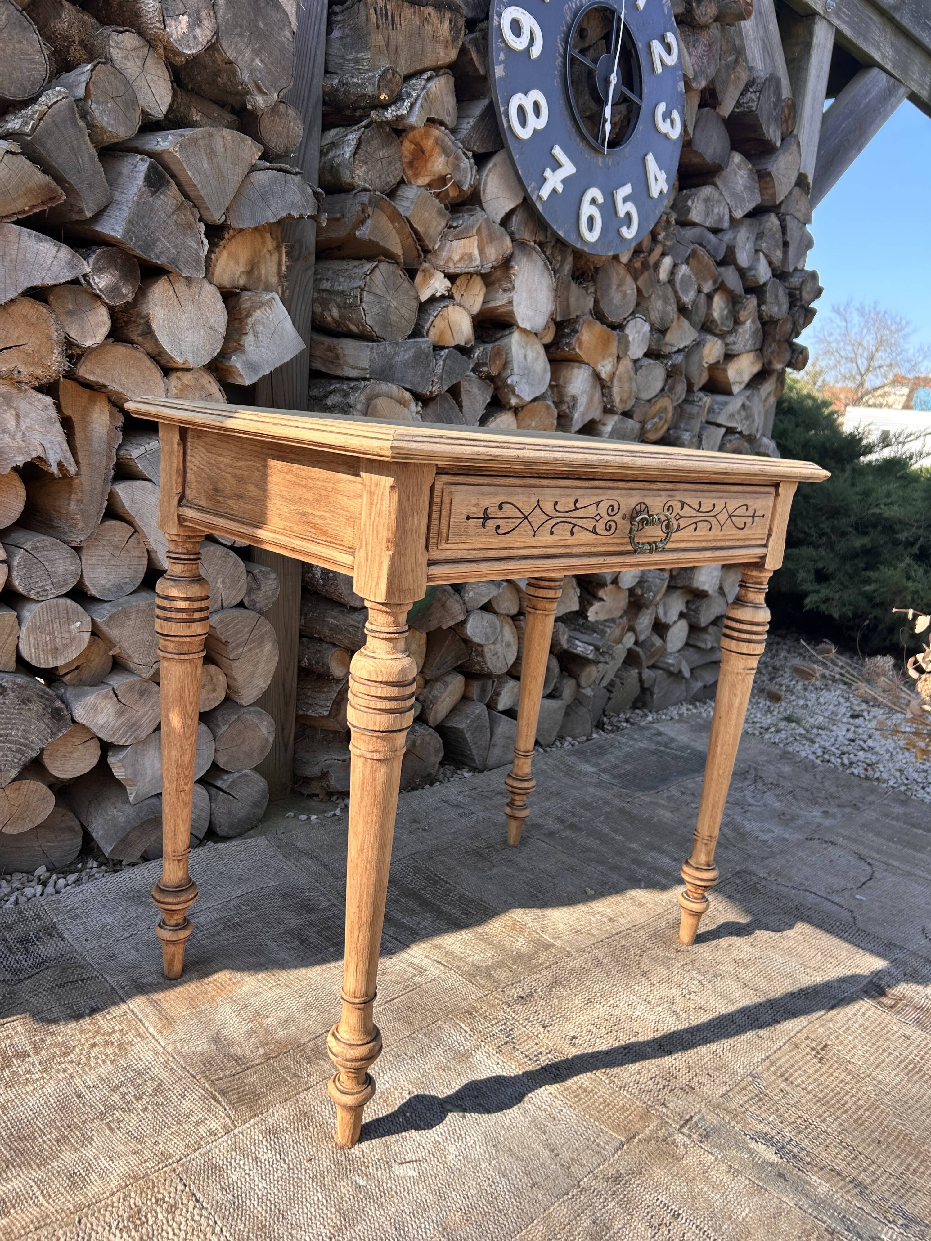 Console / Small table