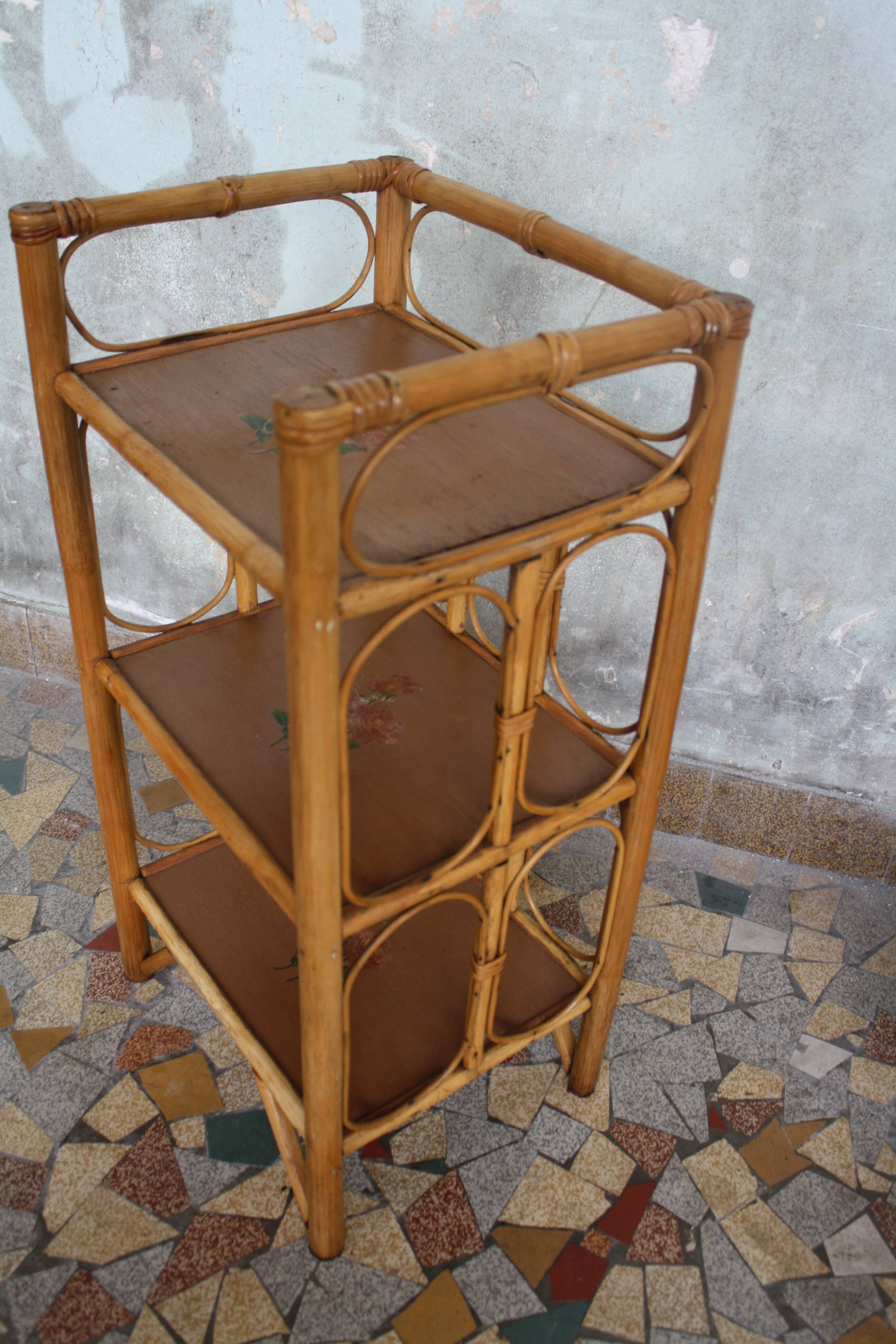 Étagère en rotin vintage