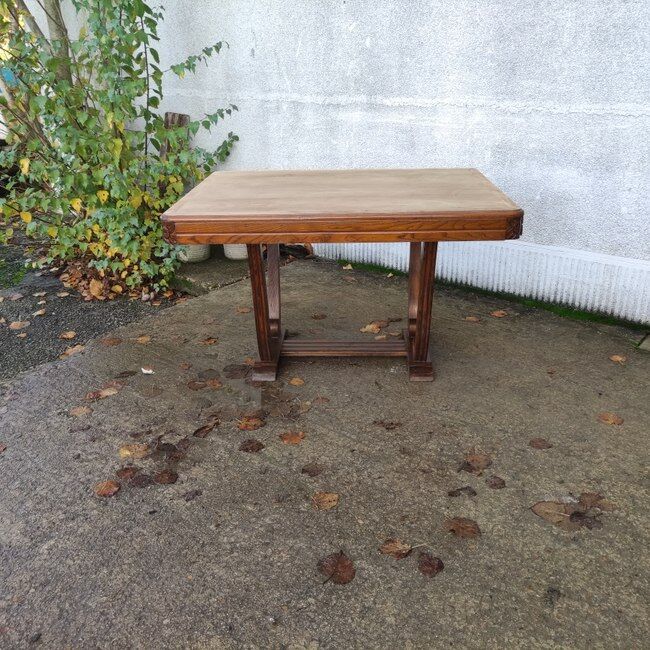Table from the 30s with extensions