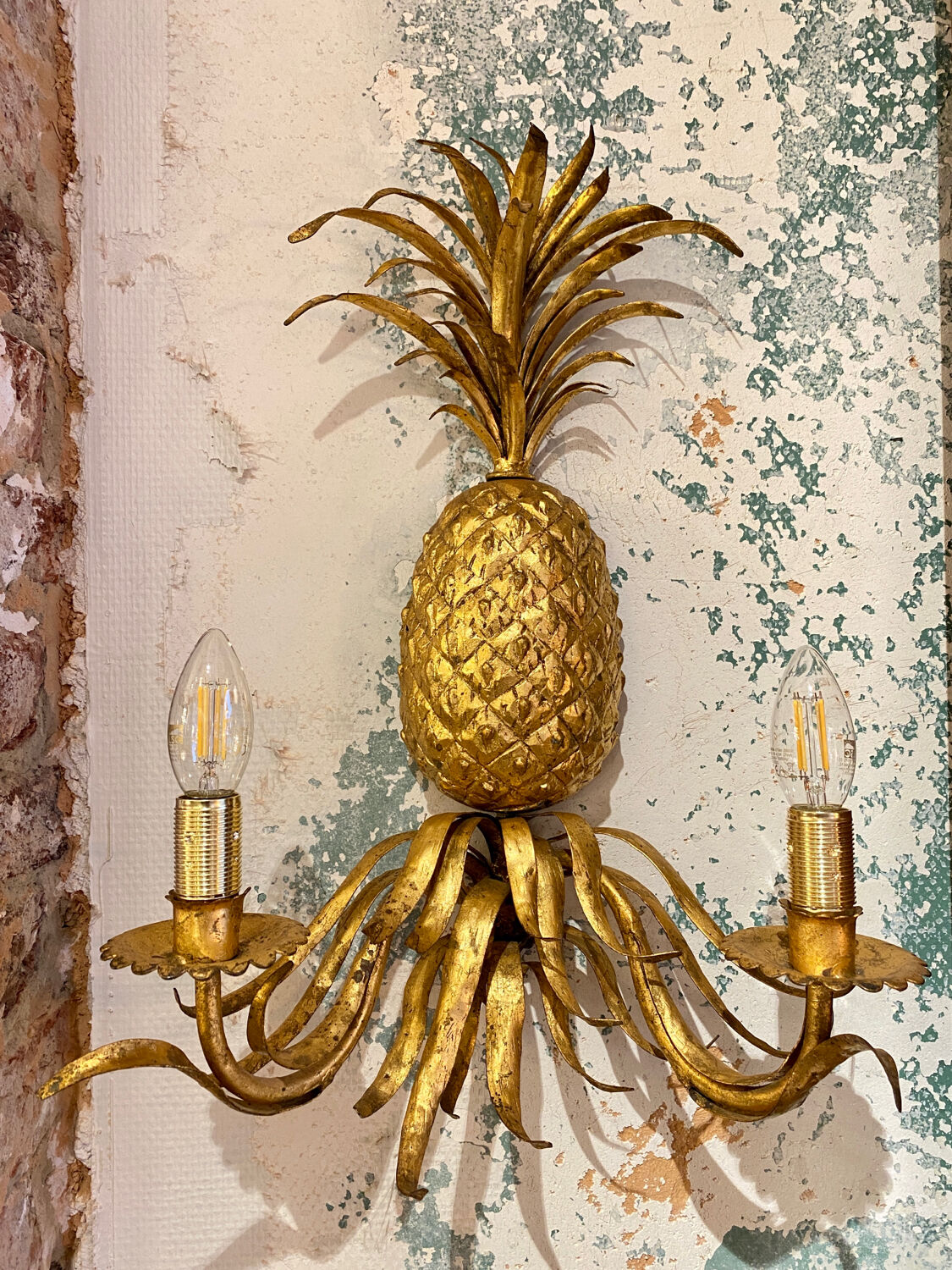 Hollywood regency pineapple wall lamp