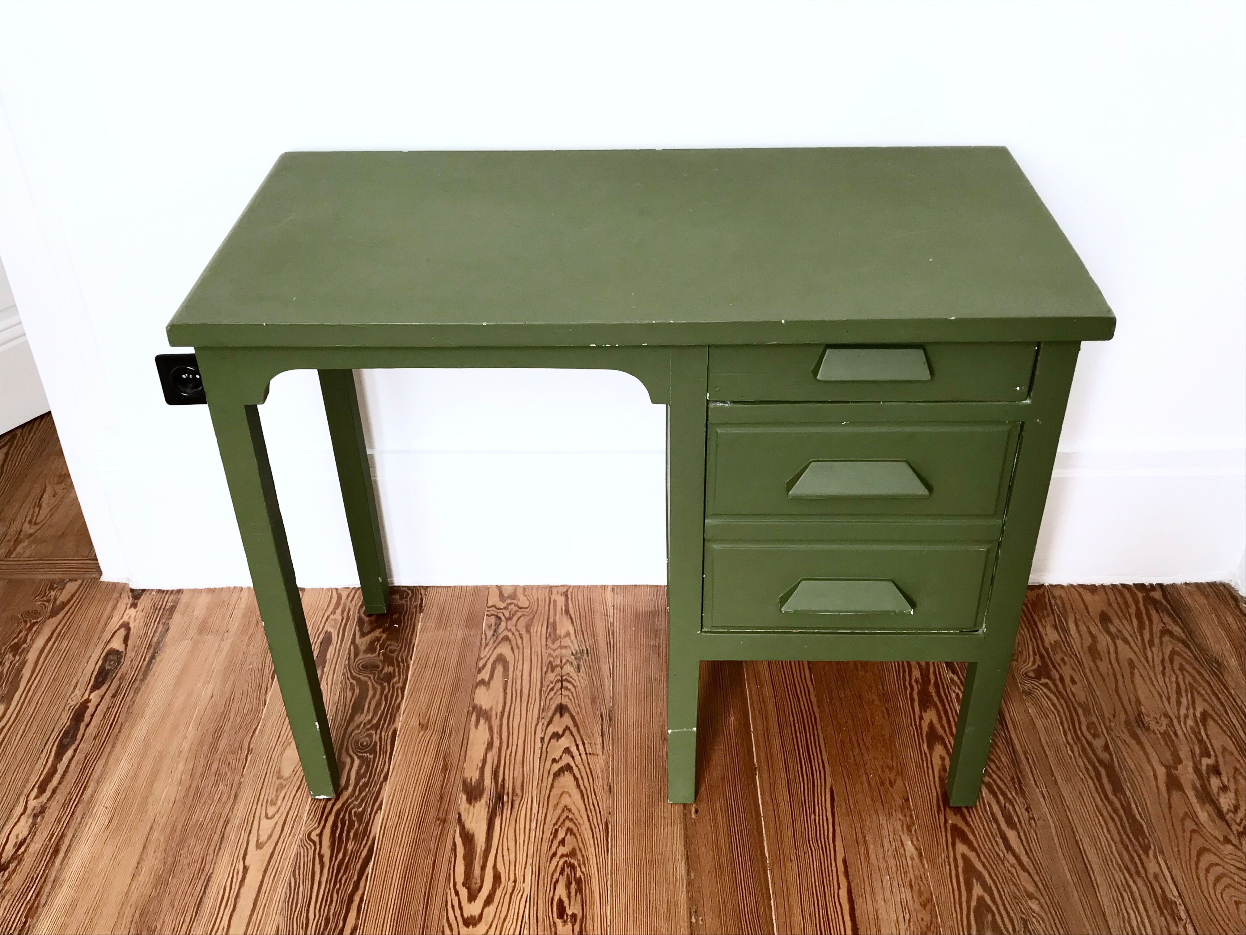 Child desk 1950