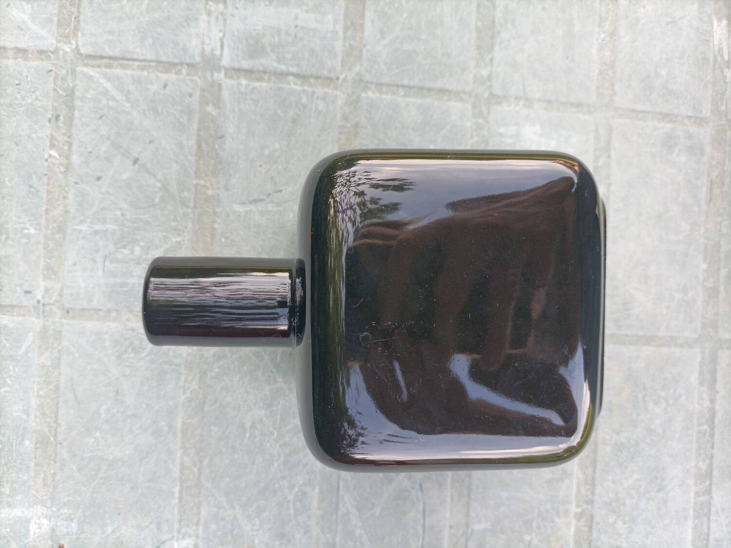 Vase Noir Cubique