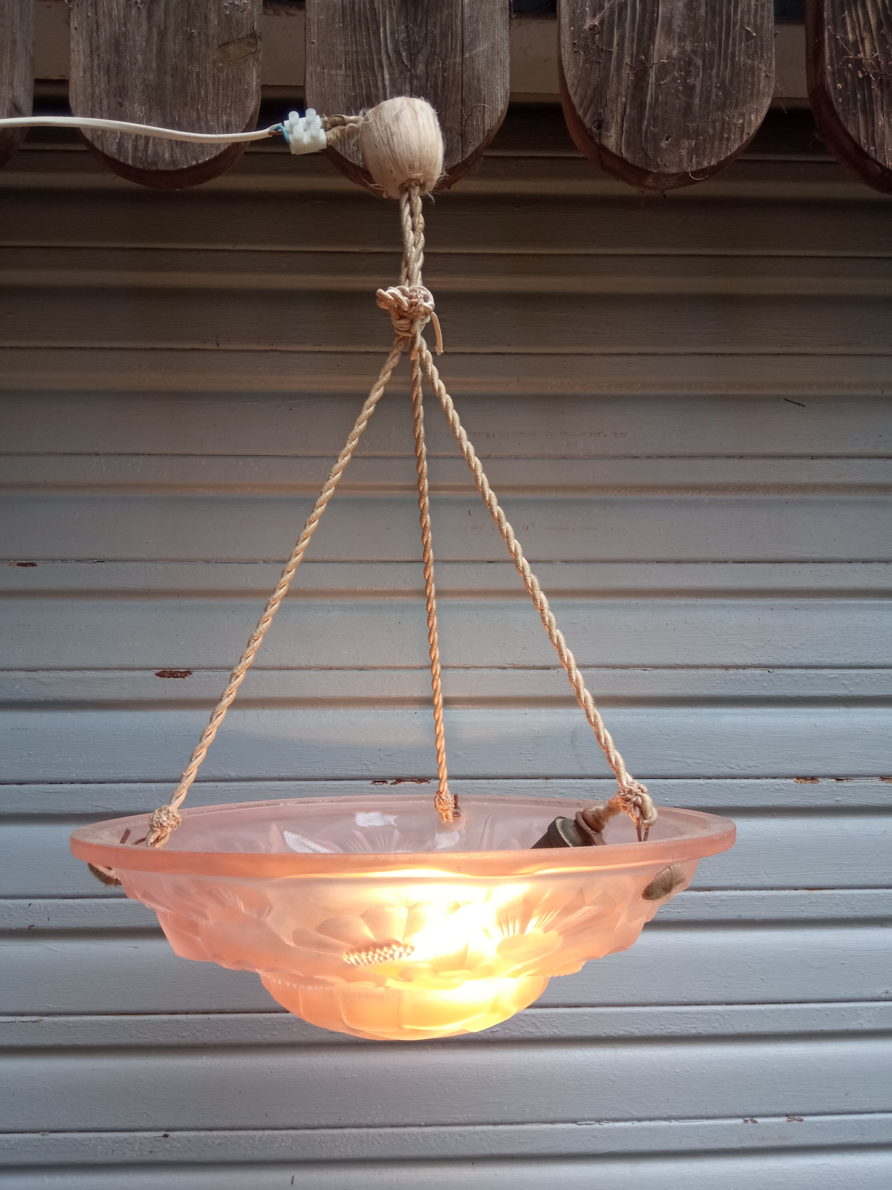 Ceiling light / Art Nouveau chandelier in pressed molded glass in working order - Degué