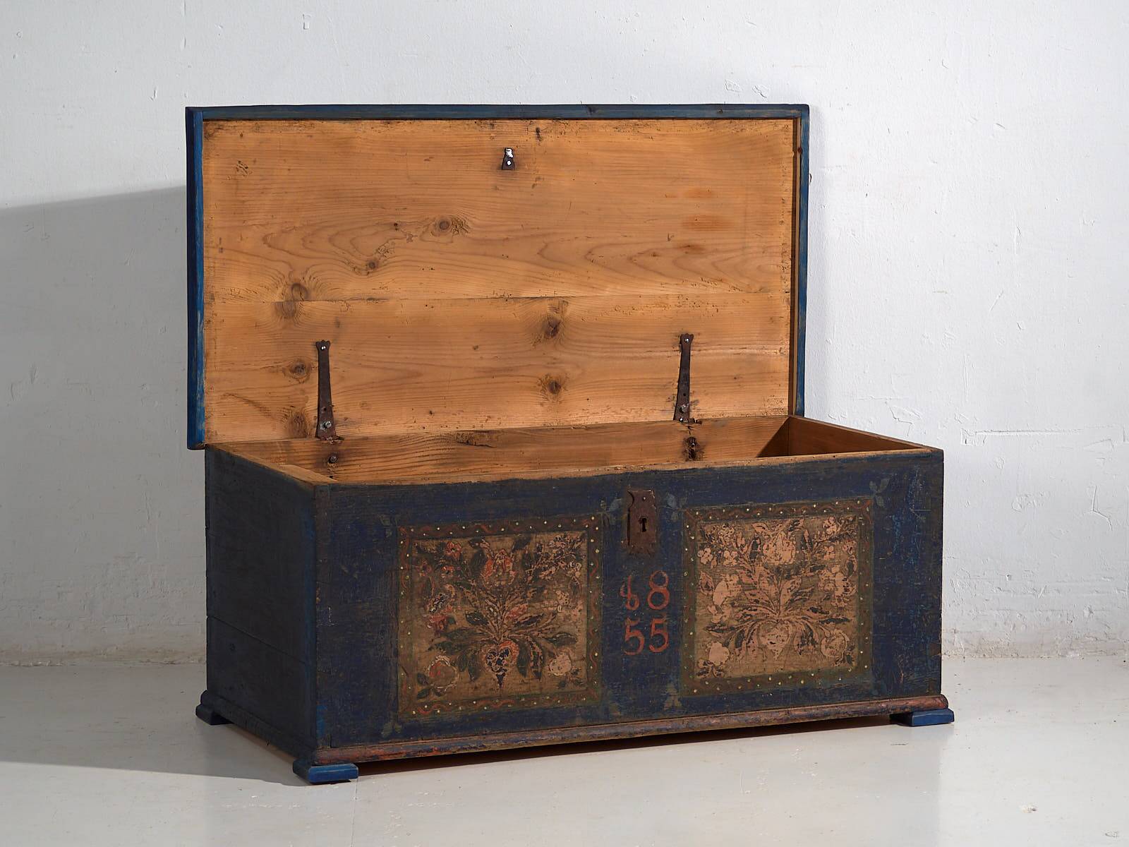 Antique navy blue bridal trunk (1855)