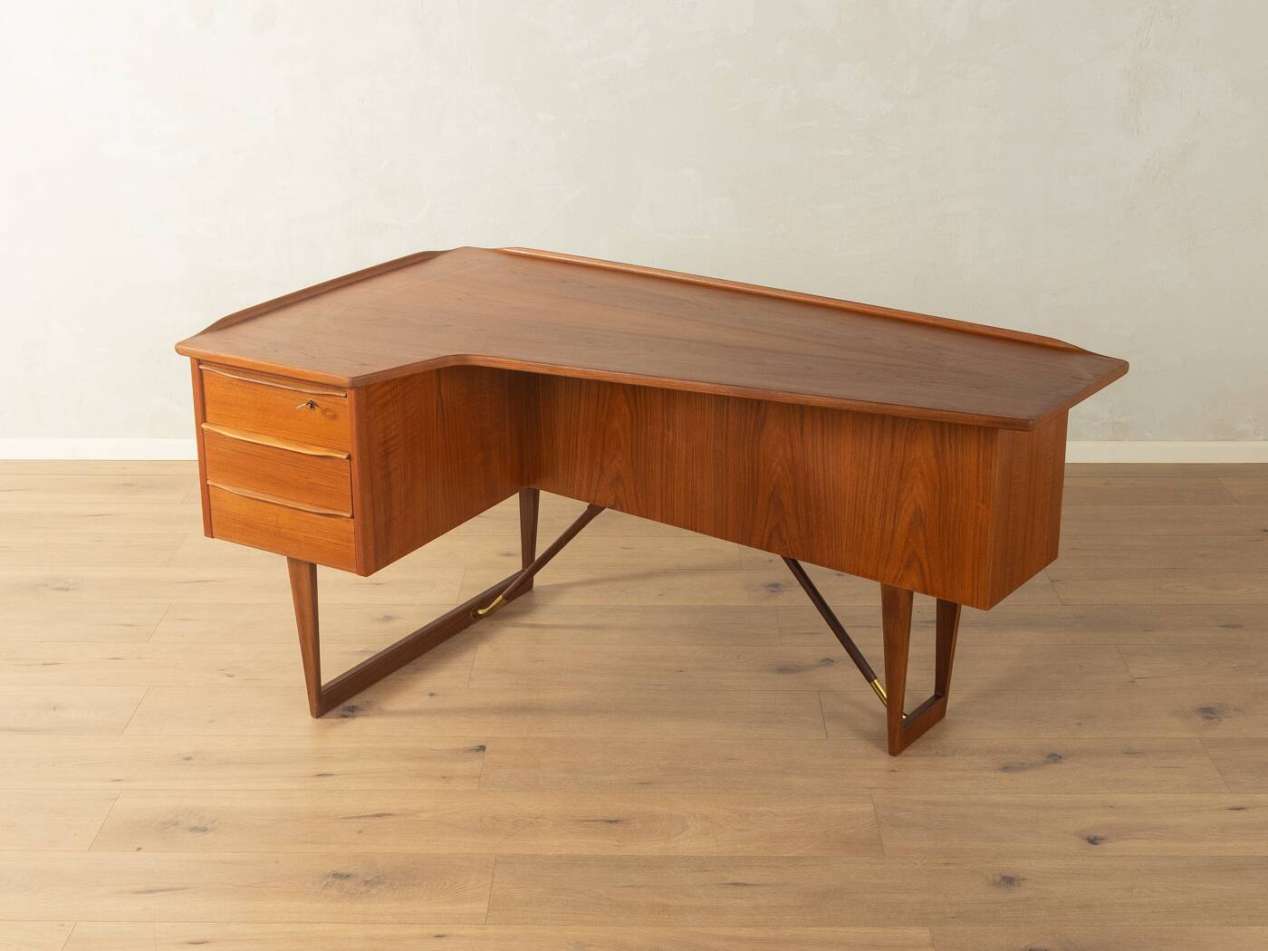 Boomerang Desk, Peter Løvig Nielsen